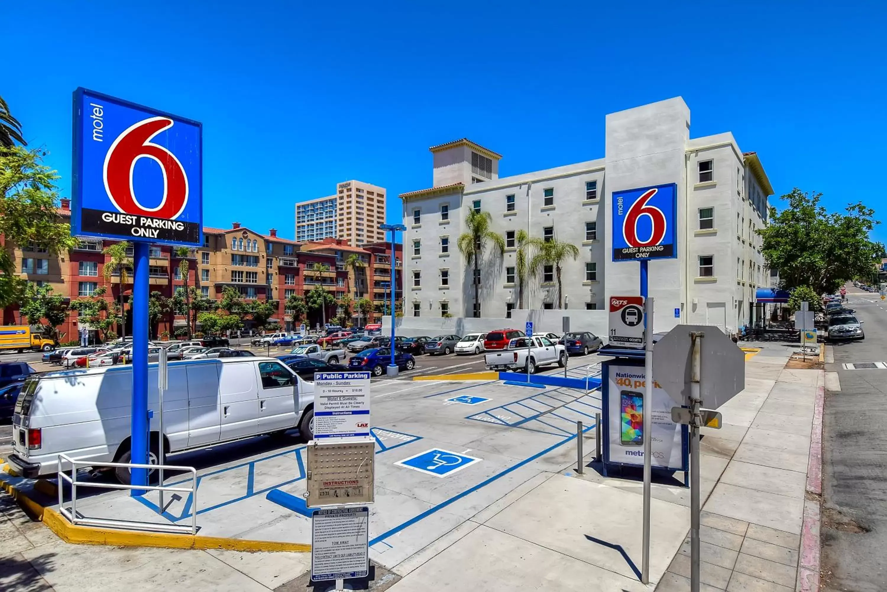 Facade/entrance in Motel 6-San Diego, CA - Downtown