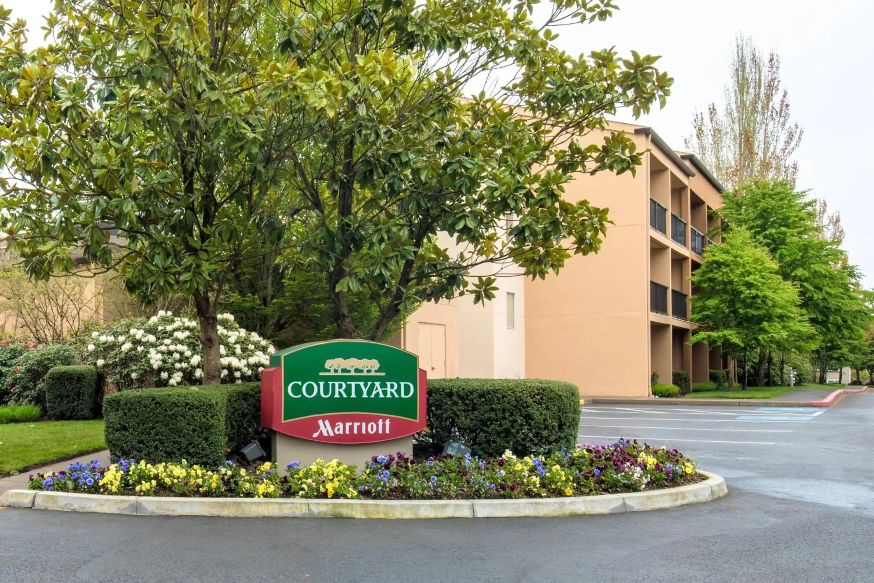 Property Building in Courtyard by Marriott Portland Hillsboro