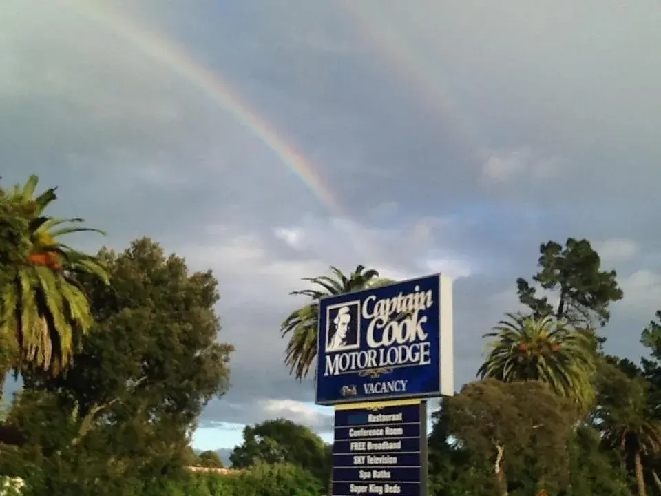 Logo/Certificate/Sign in Captain Cook Motor Lodge