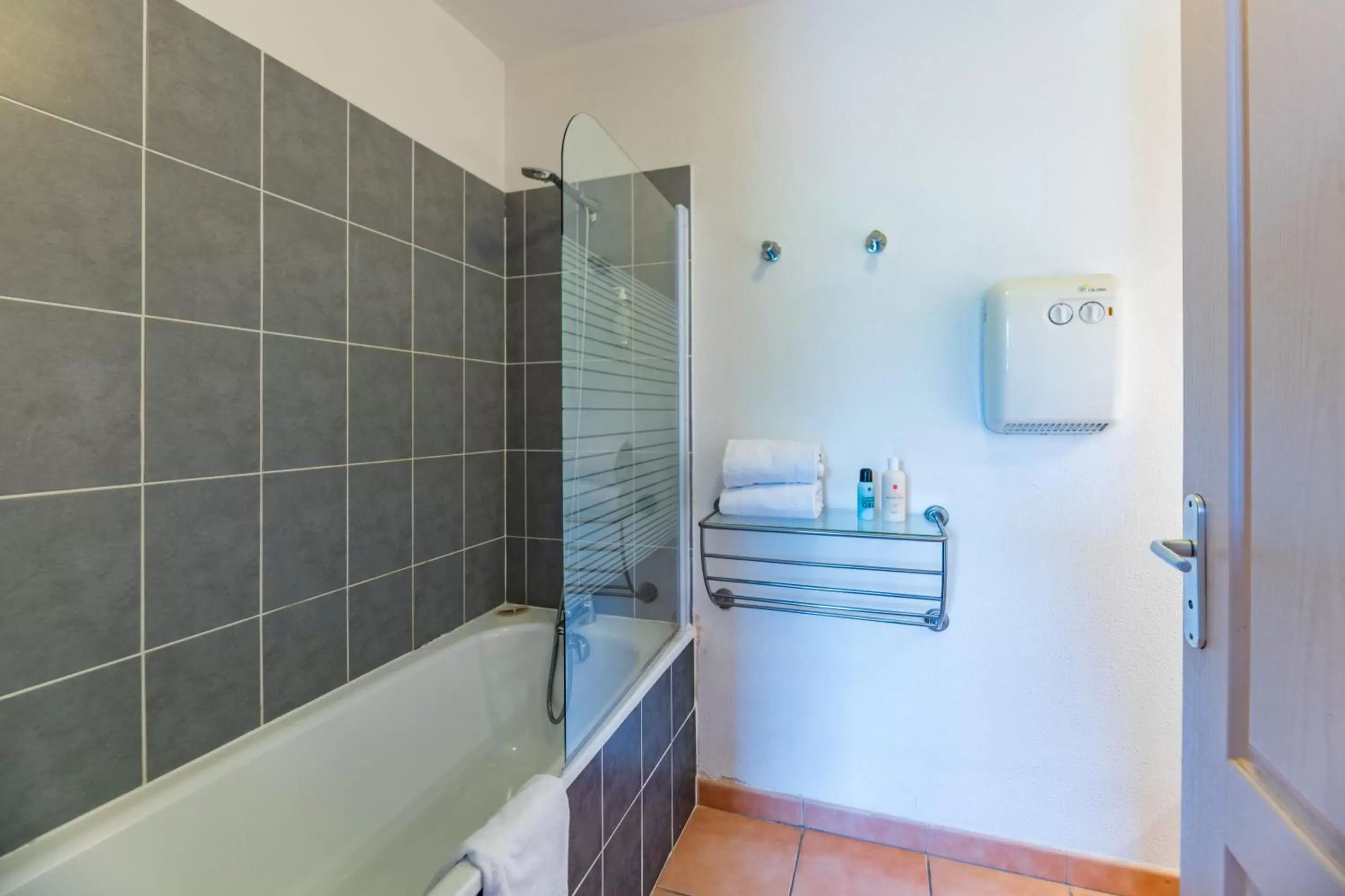 Bathroom in Cerise Carcassonne Sud