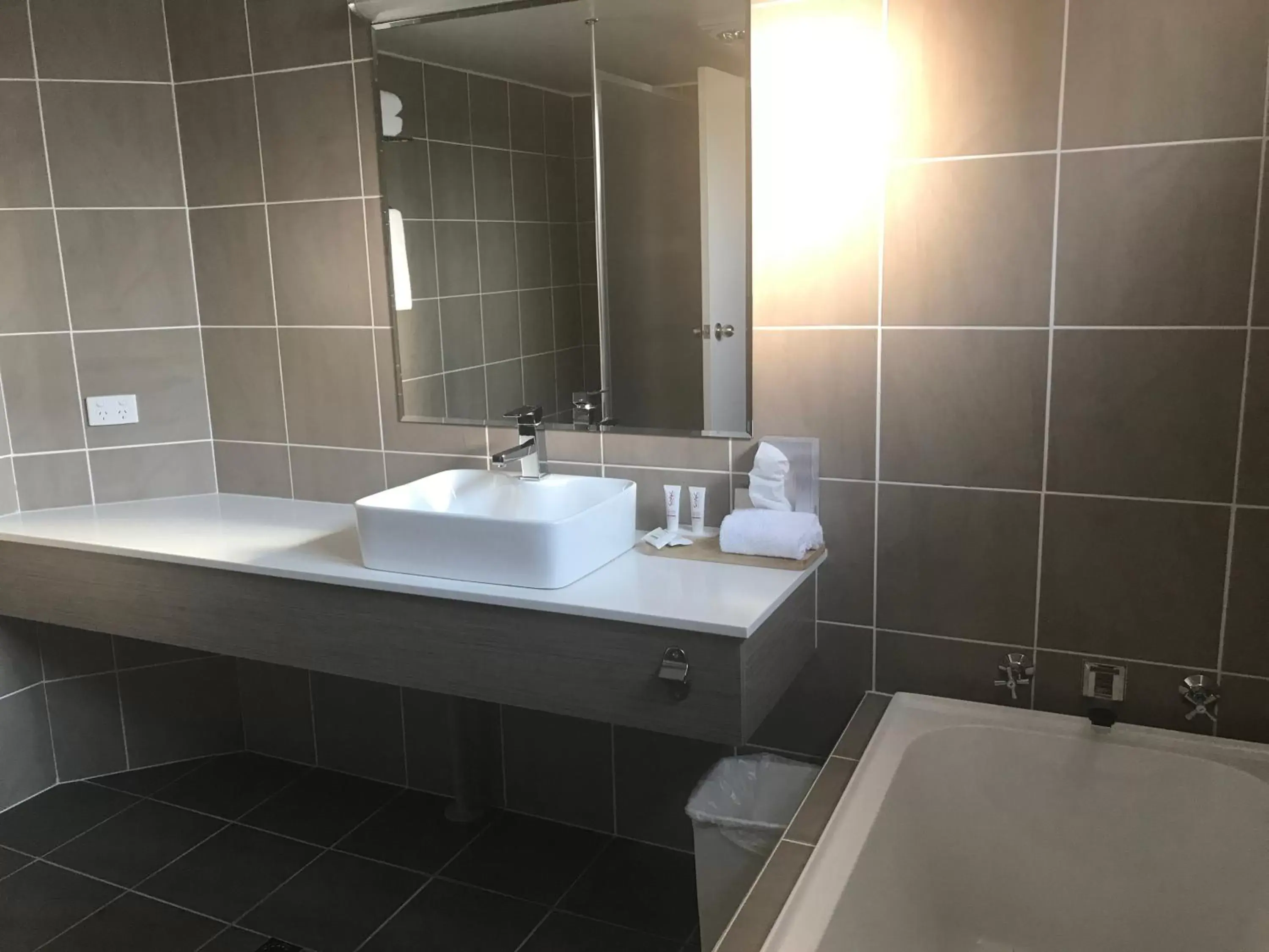 Bathroom in Acacia Motor Lodge
