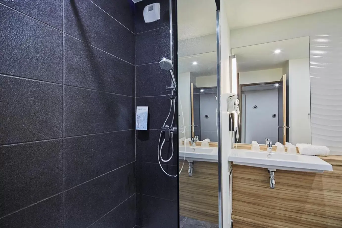 Shower, Bathroom in Holiday Inn Express - Le Havre Centre