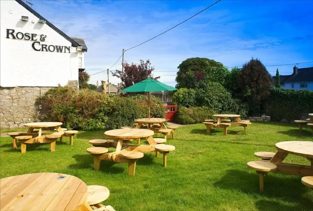 Day, Garden in Rose And Crown