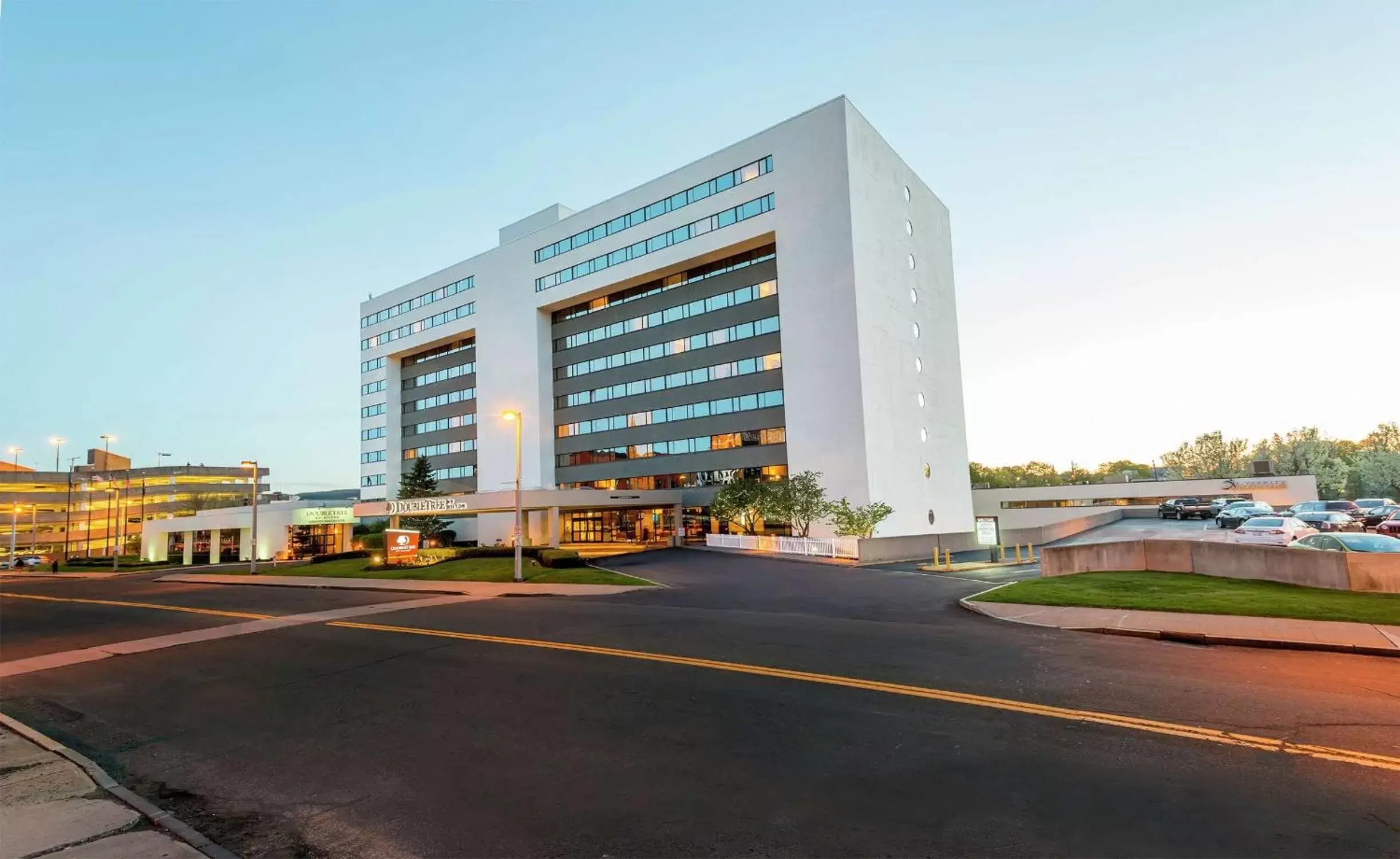 Property building in DoubleTree by Hilton Binghamton Property building in DoubleTree by Hilton Binghamton