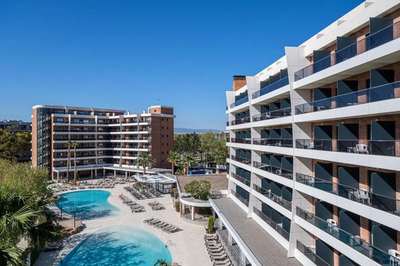 Property building, Pool View in Hotel California Garden