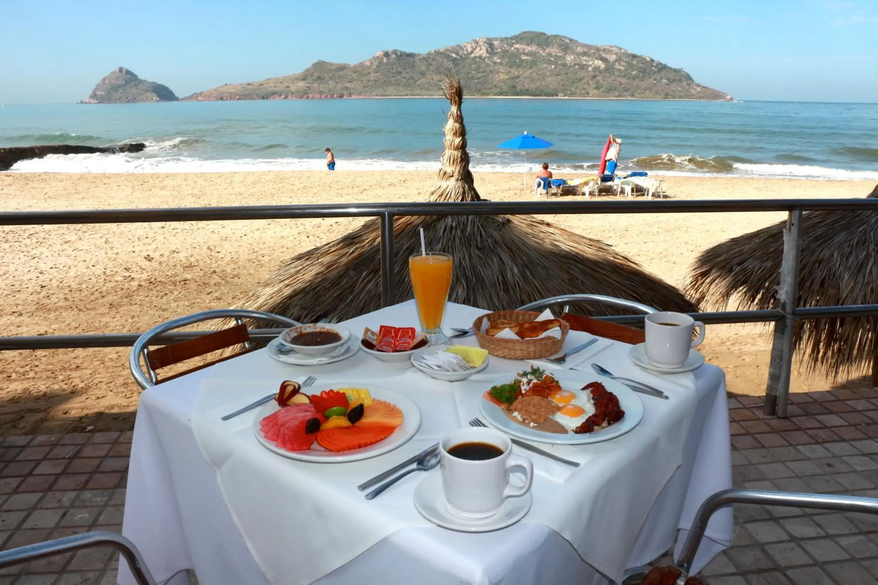 Restaurant/places to eat in Las Flores Beach Resort