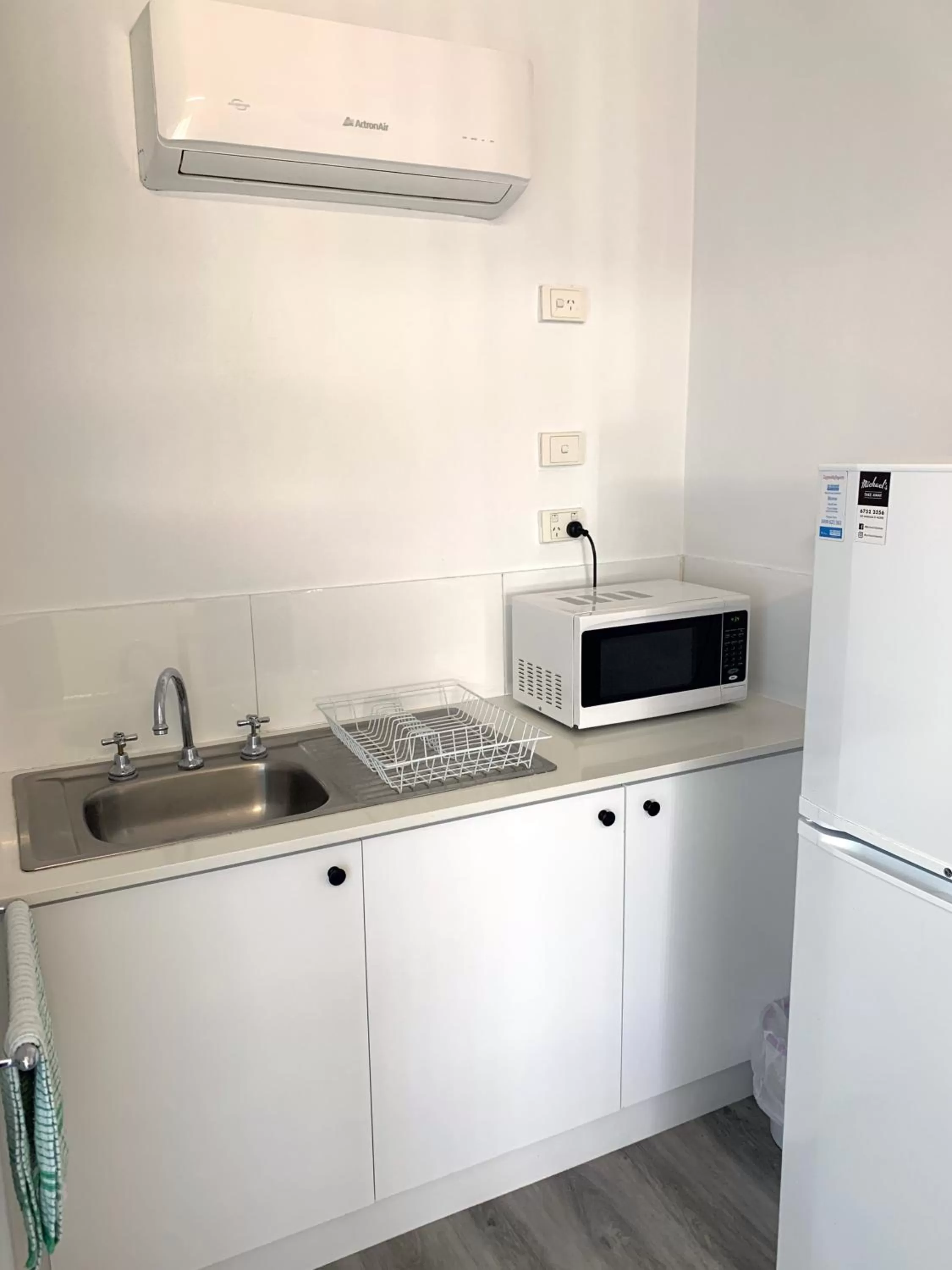 Kitchen or kitchenette in Baths Motel Moree