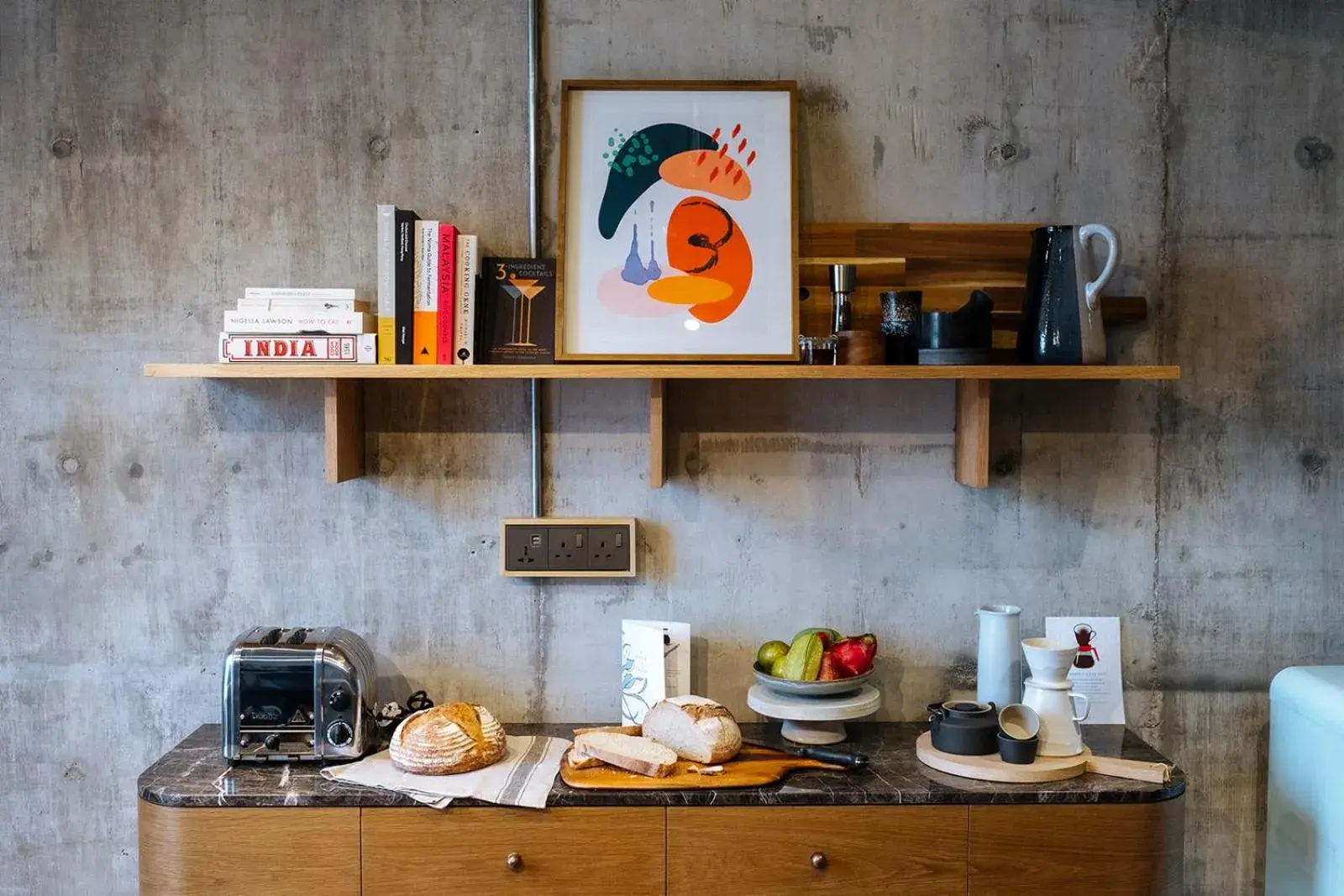 Living room, Kitchen/Kitchenette in KLoe Hotel