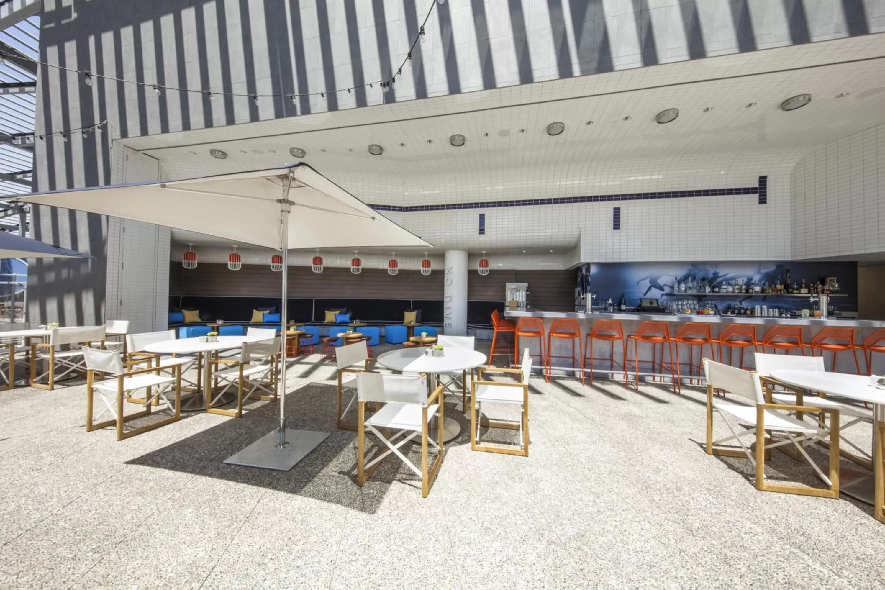 Lounge or bar, Restaurant/Places to Eat in InterContinental - Los Angeles Downtown, an IHG Hotel