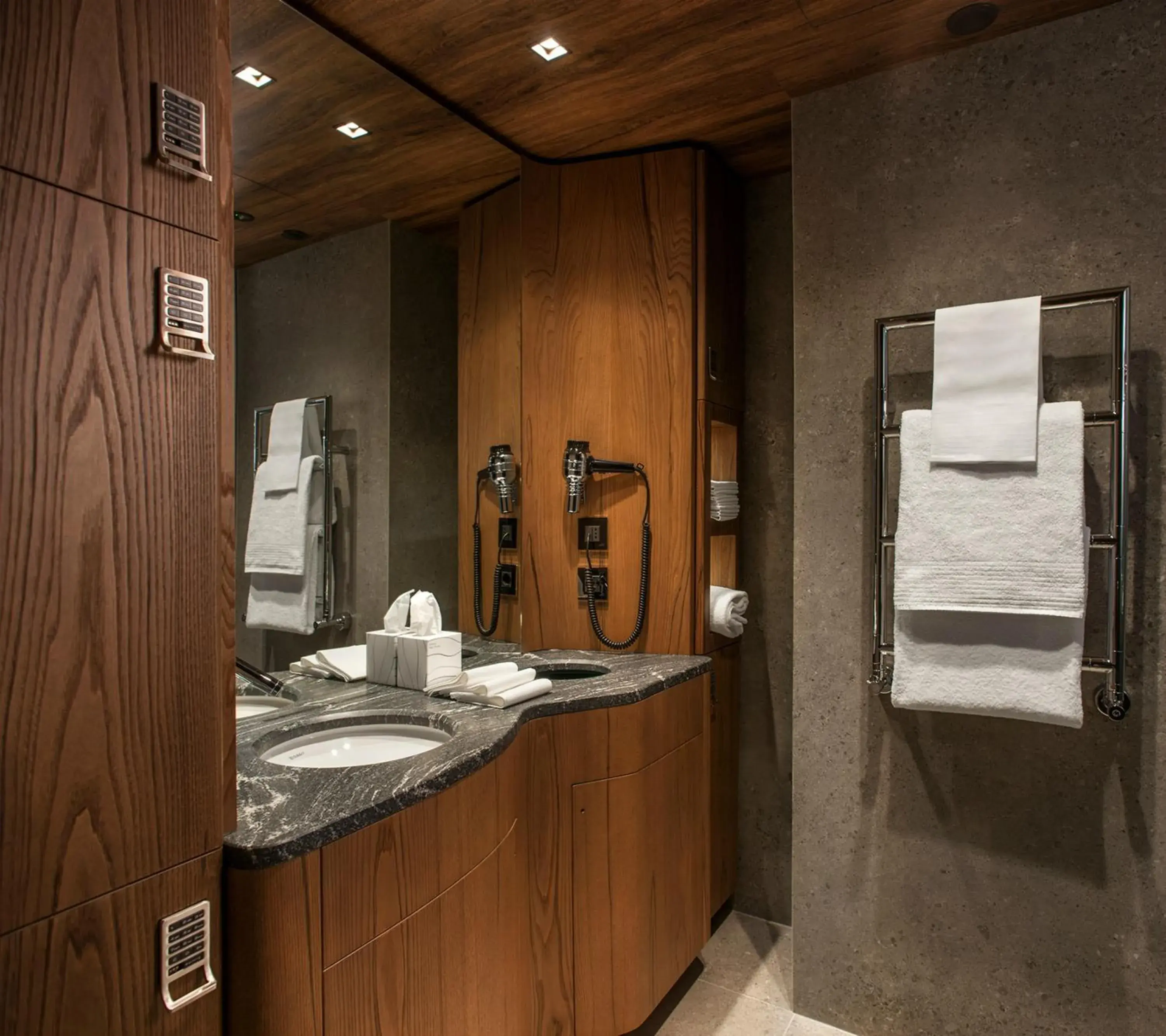 Toilet, Bathroom in Hotel Cavour