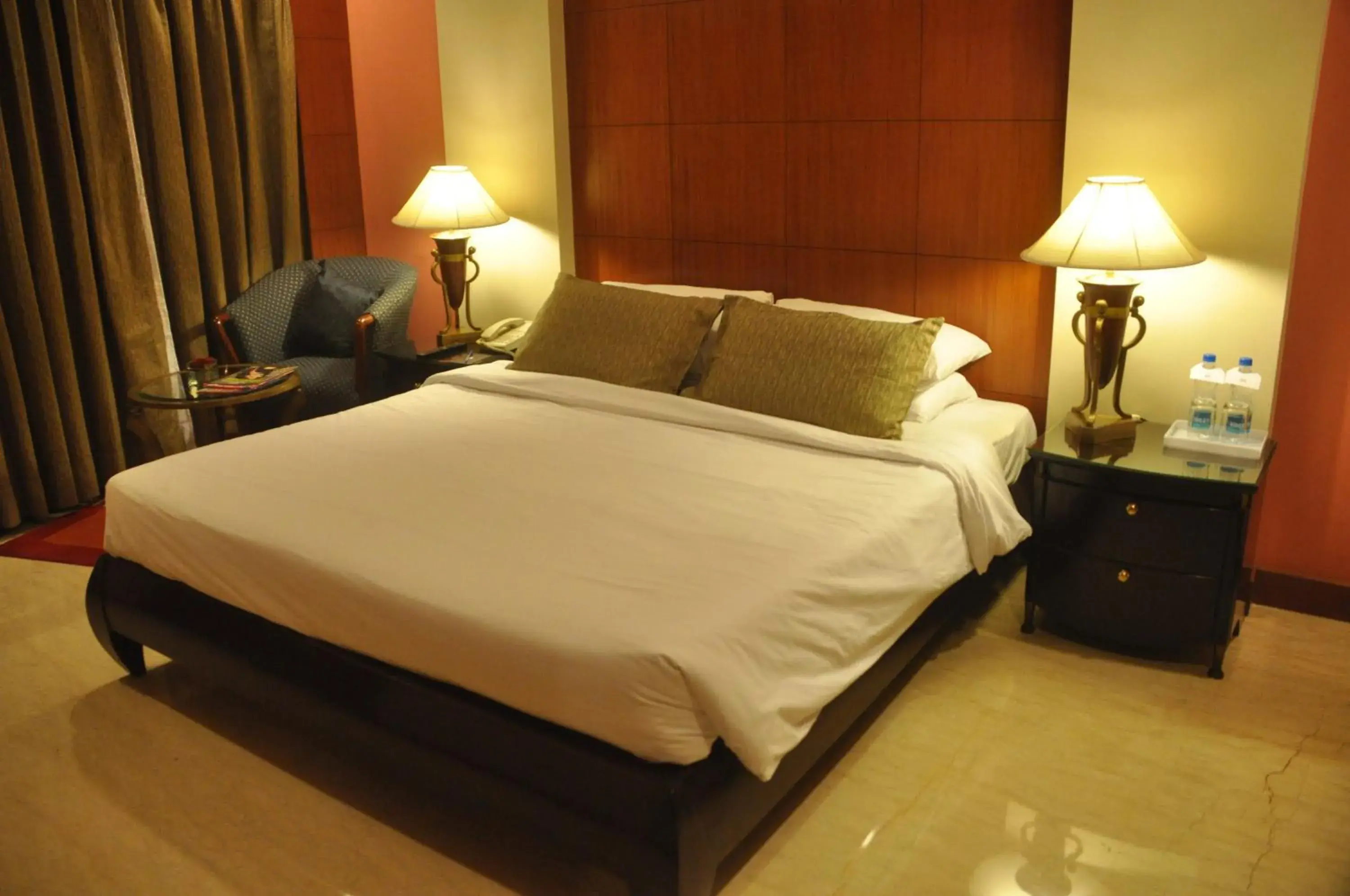 Bed in The Hans, New Delhi