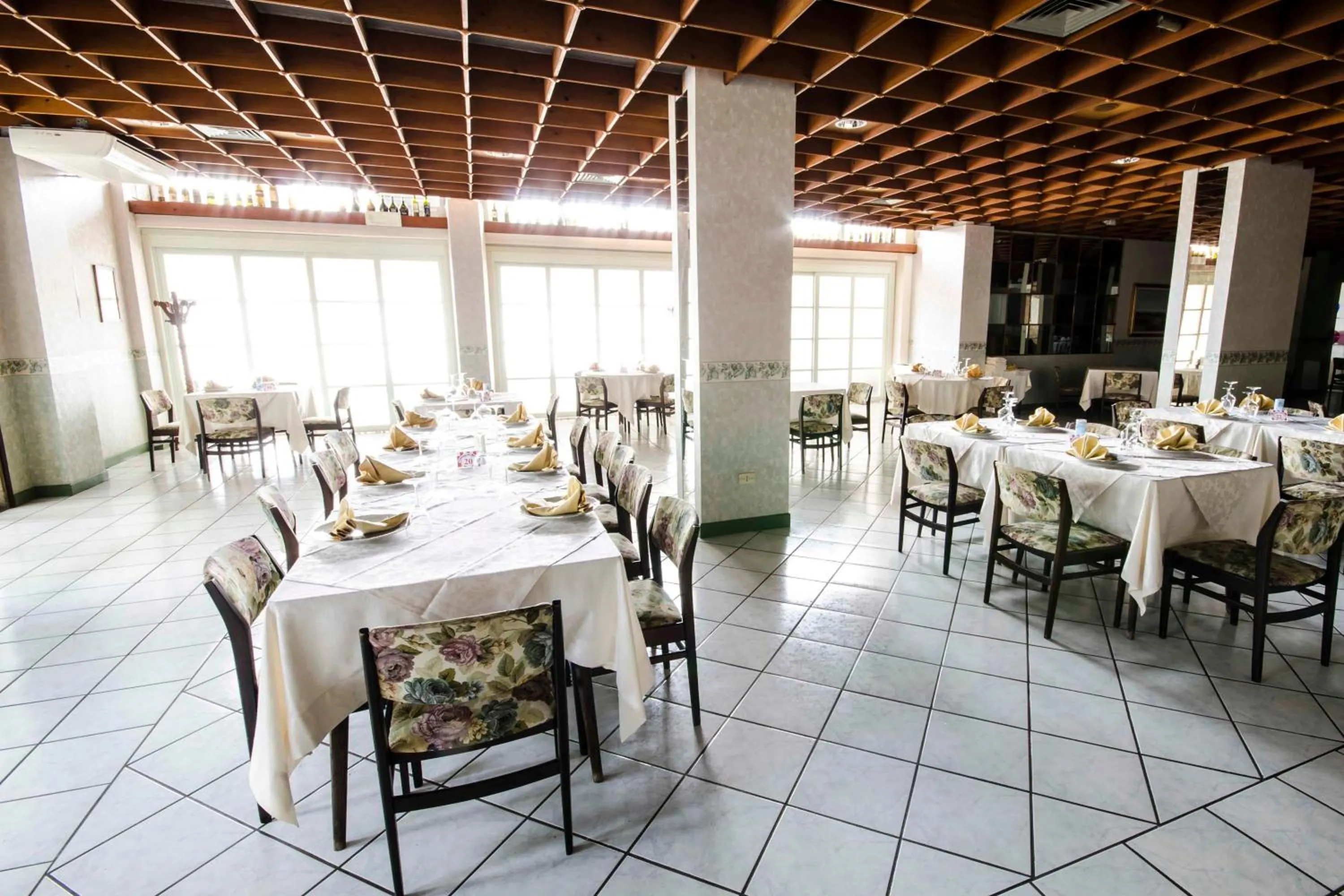 Restaurant/places to eat in Hotel Tarconte