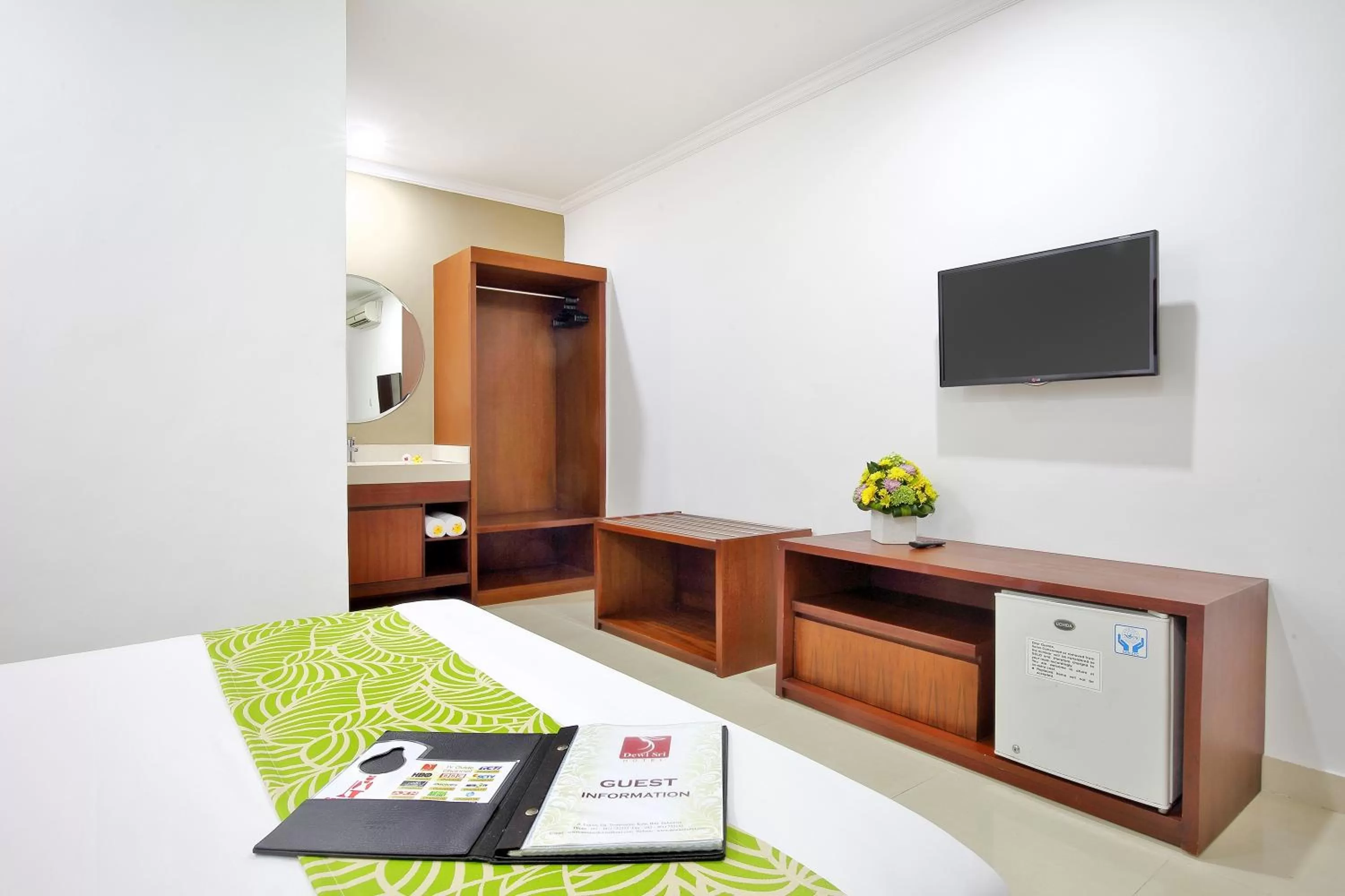 TV and multimedia, Bed in Dewi Sri Hotel