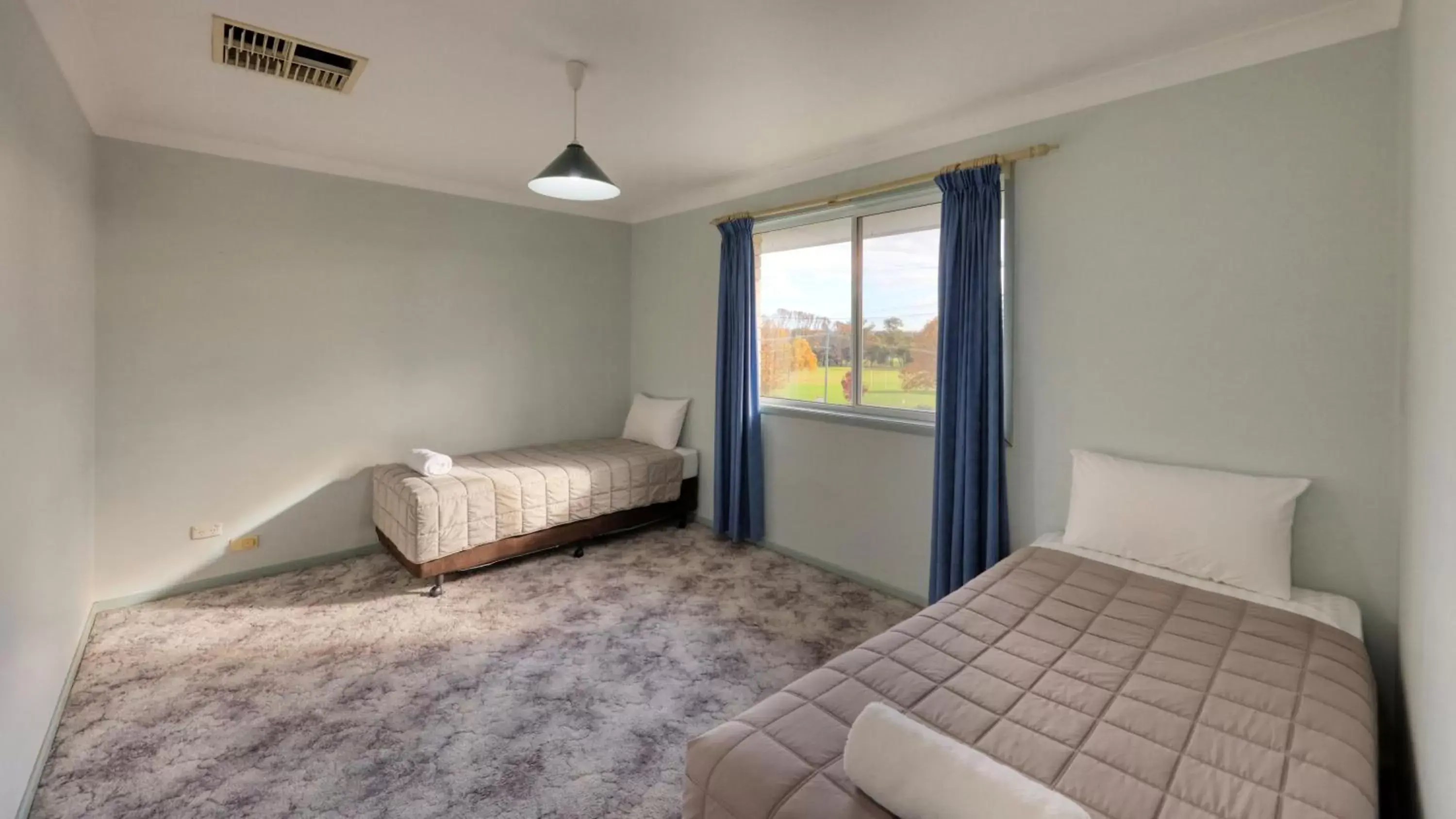 Bedroom, Bed in Cowra Motor Inn