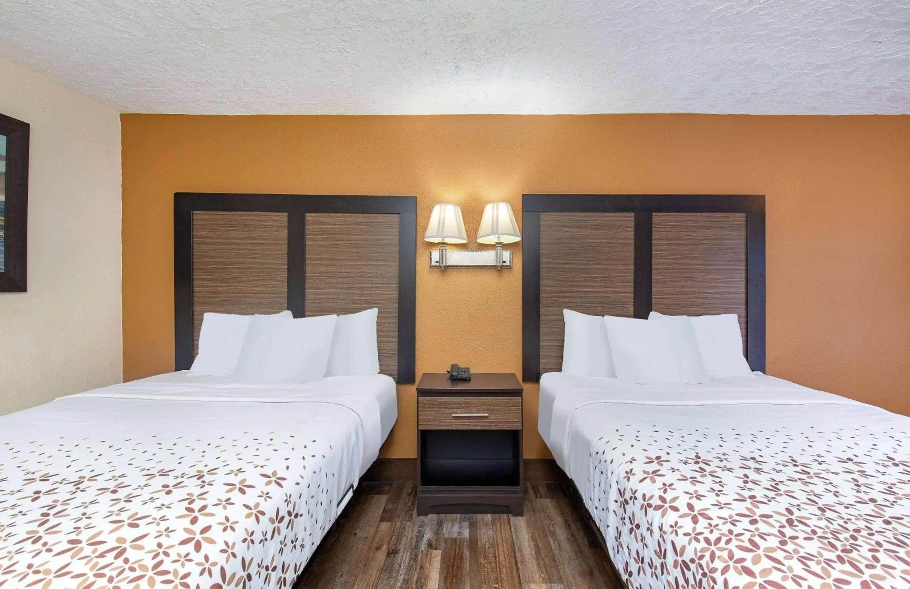 Photo of the whole room, Bed in Americana Inn a Travelodge by Wyndham Photo of the whole room, Bed in Americana Inn a Travelodge by Wyndham