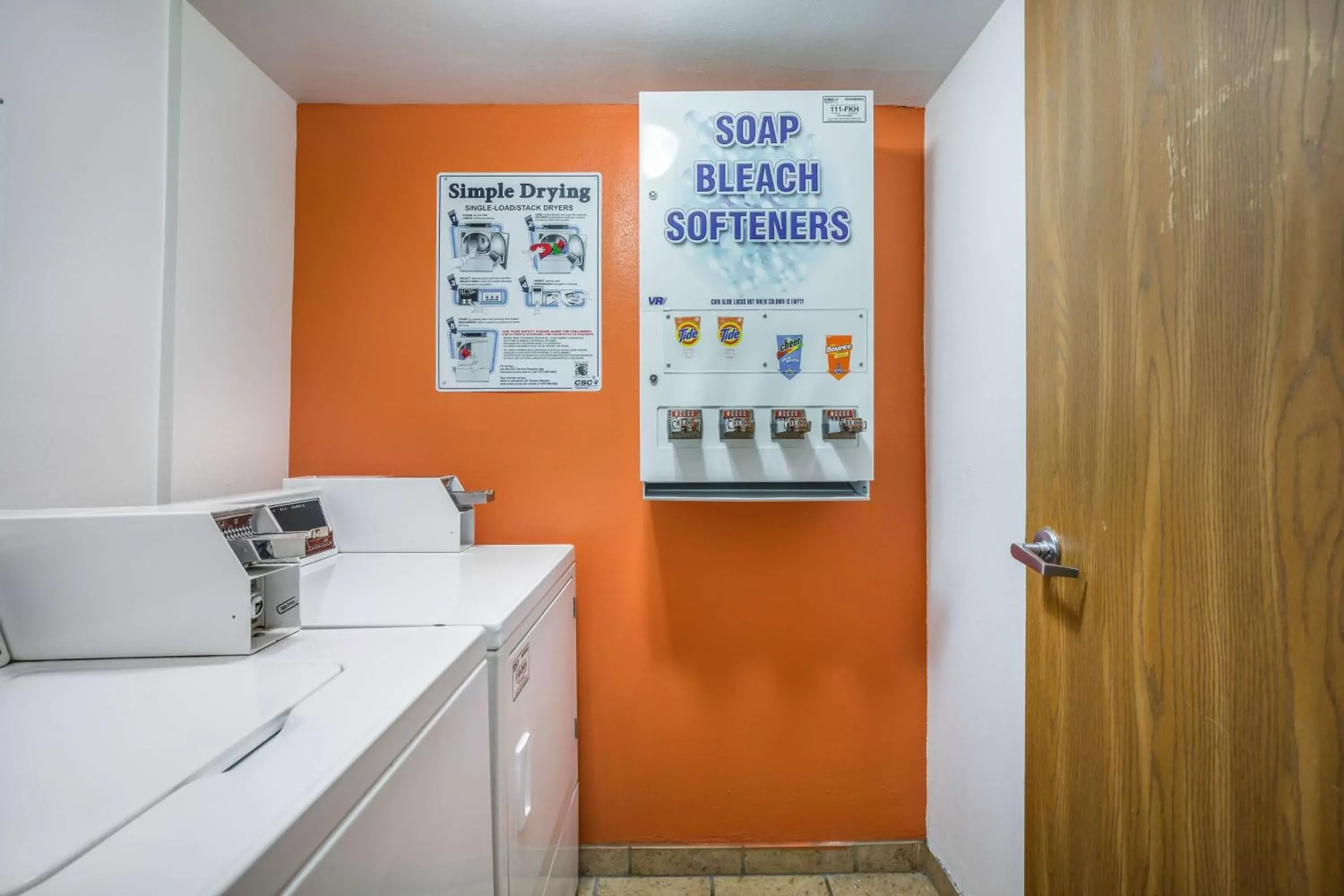 Property building, Kitchen/Kitchenette in Motel 6-Madison, WI - East