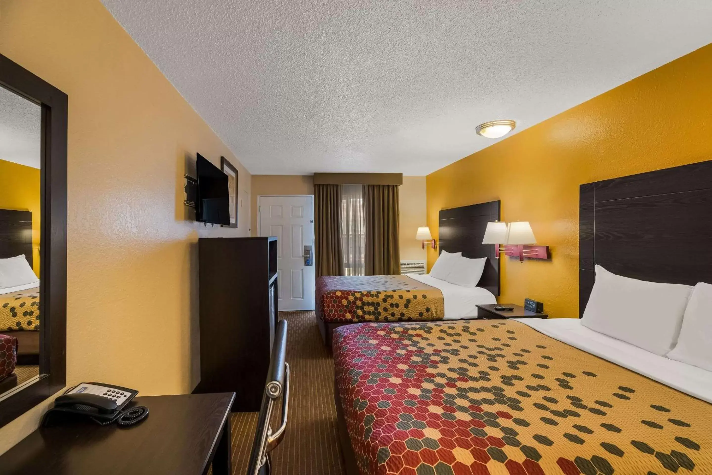 Bedroom in Rodeway Inn Flagstaff-Downtown