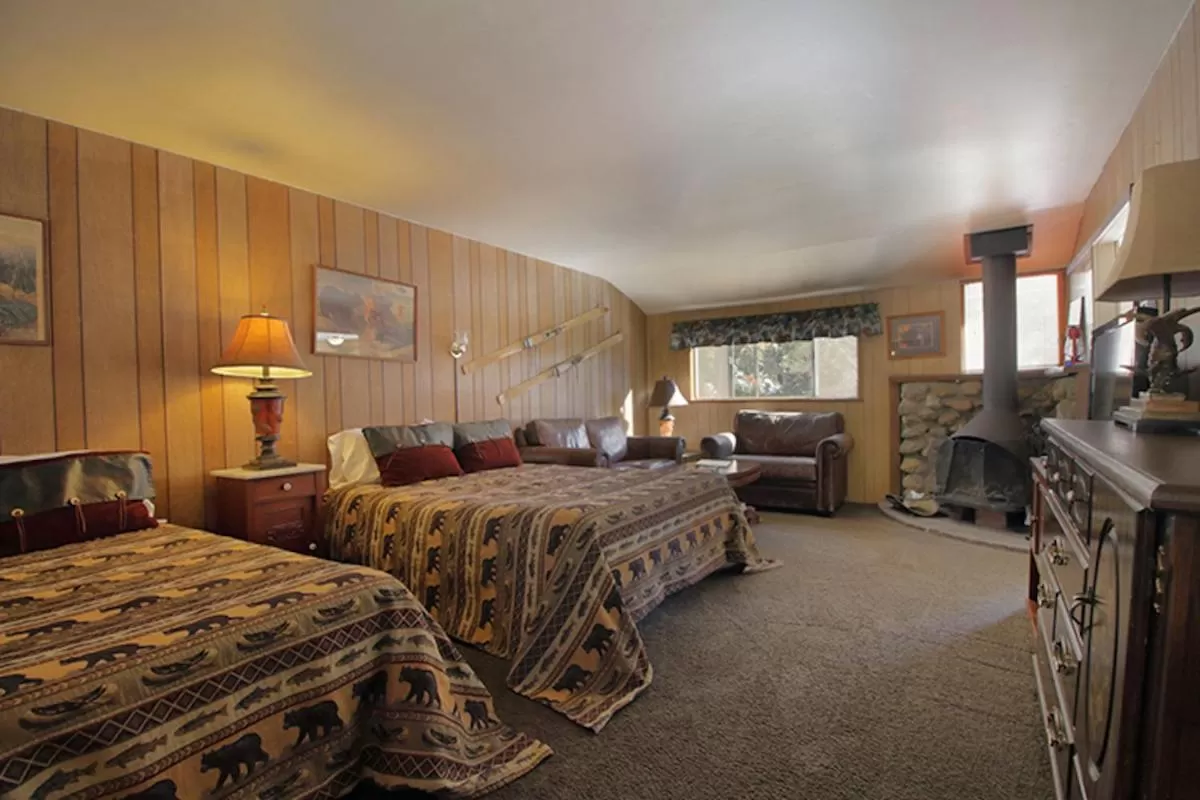 Bed in Silver Pines Lodge