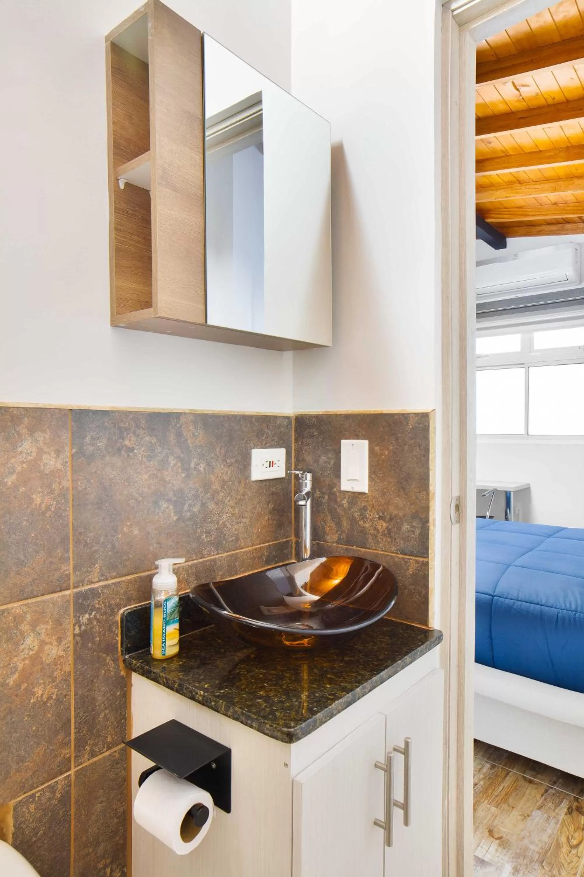 Public Bath, Bed in Miracle