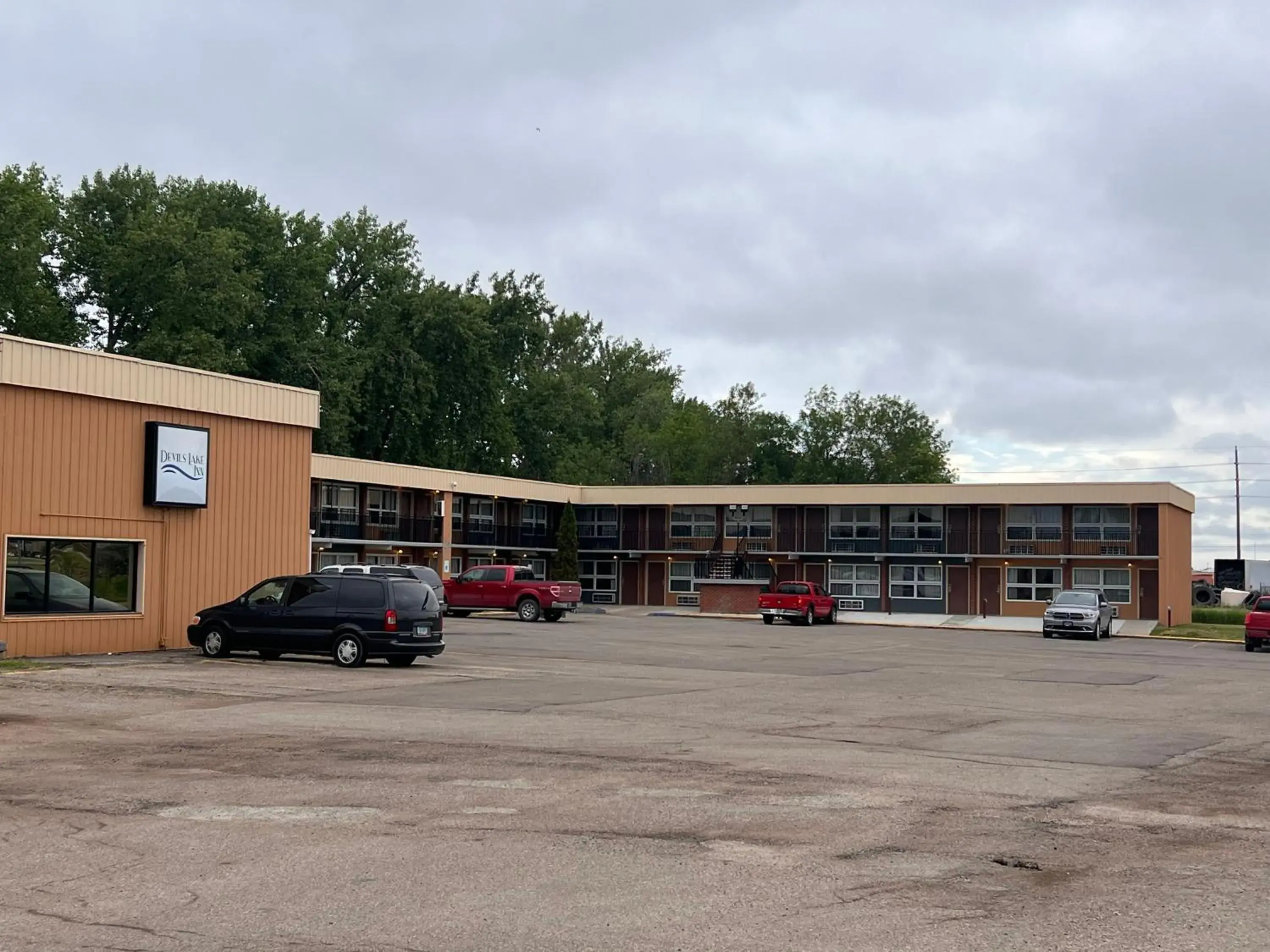 Property Building in Devils Lake Inn