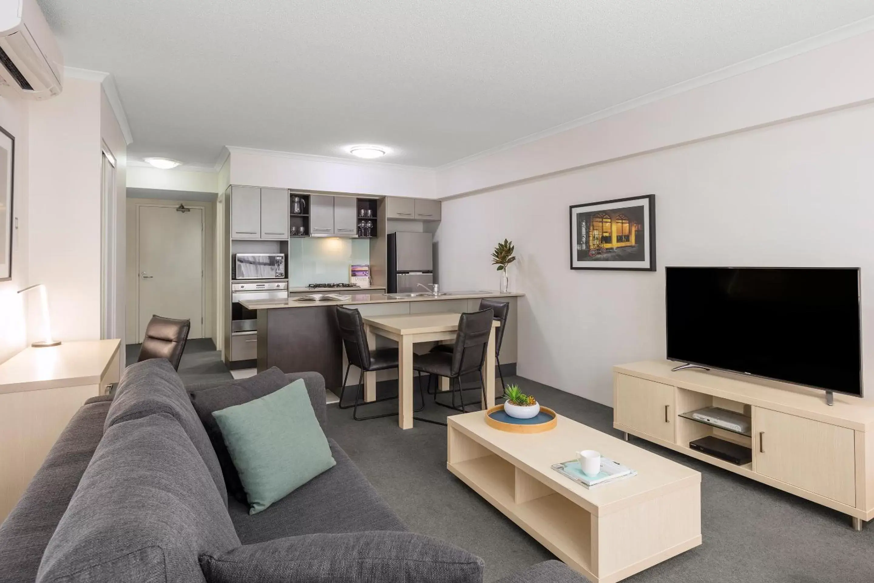 TV and multimedia, Seating Area in iStay River City Brisbane