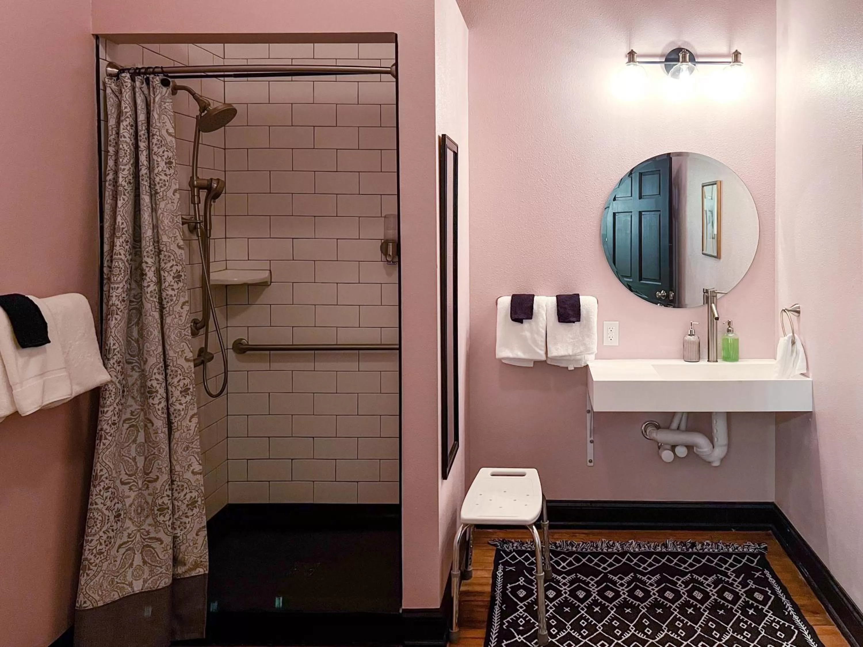 Shower in The Oliver Inn