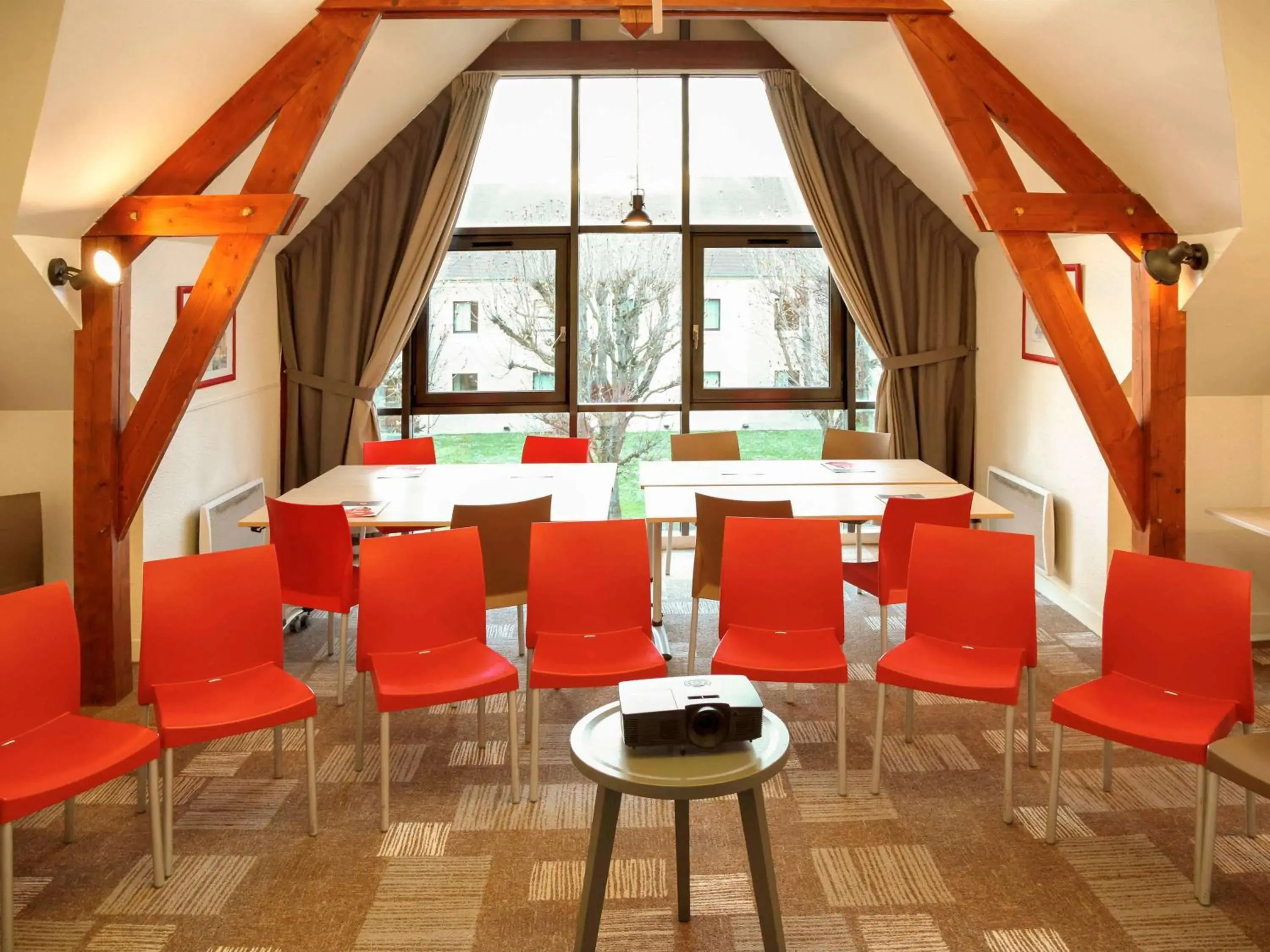 Meeting/conference room in ibis Maisons Laffitte