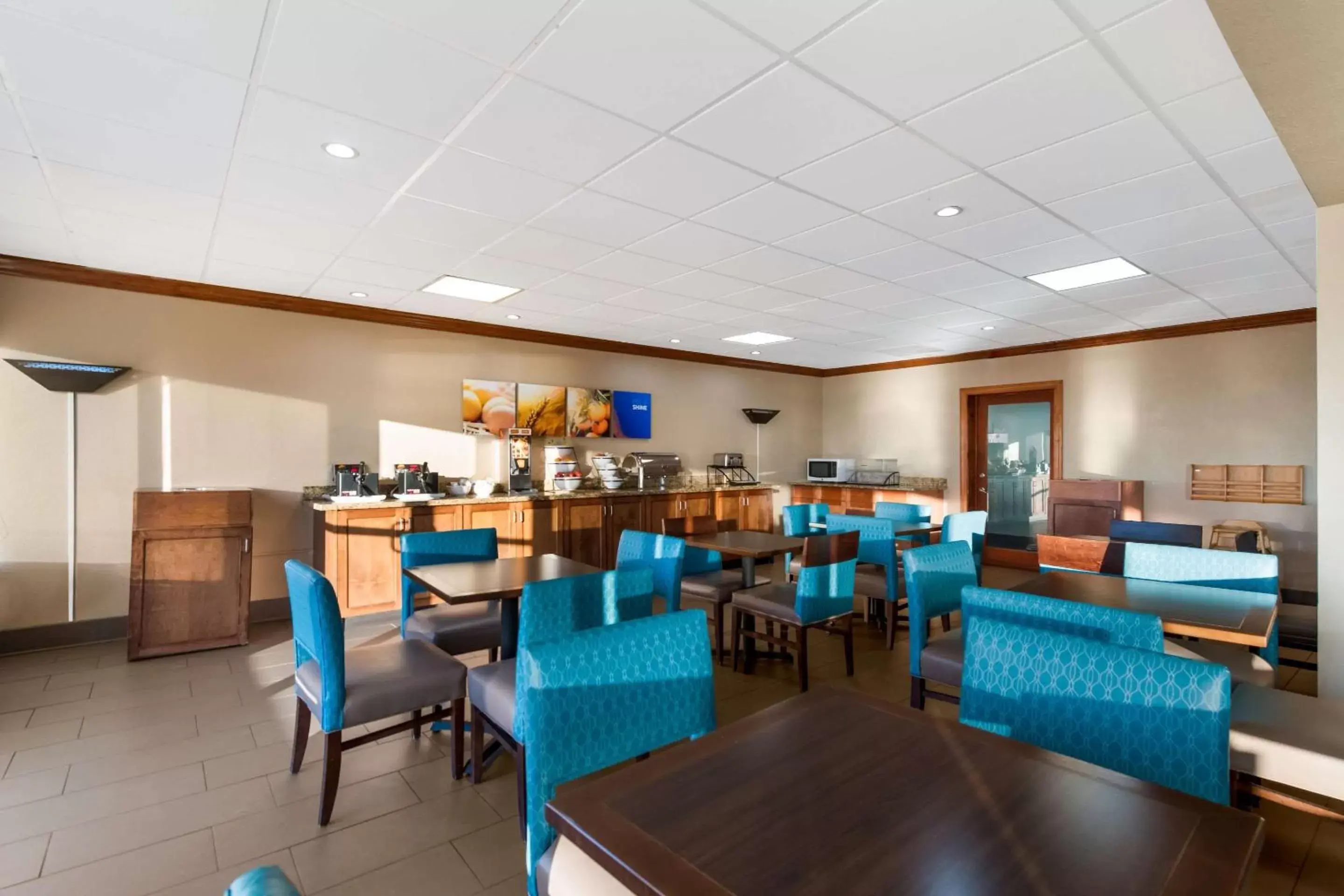 Breakfast, Restaurant/Places to Eat in Comfort Inn South Oceanfront