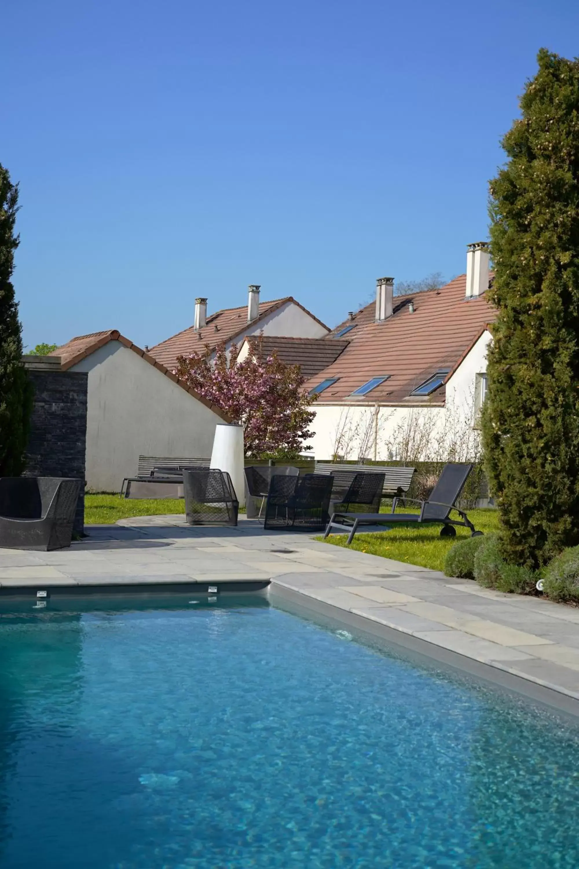 Swimming pool in Hôtel Best Western The Wish Versailles Swimming pool in Hôtel Best Western The Wish Versailles