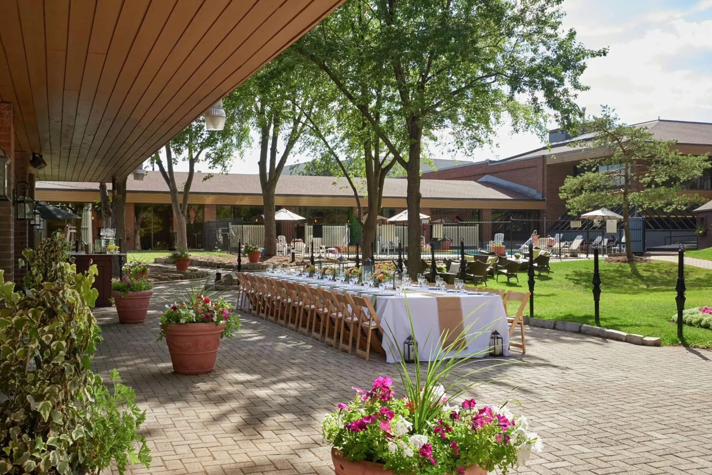 Inner courtyard view in Hilton Mississauga/Meadowvale