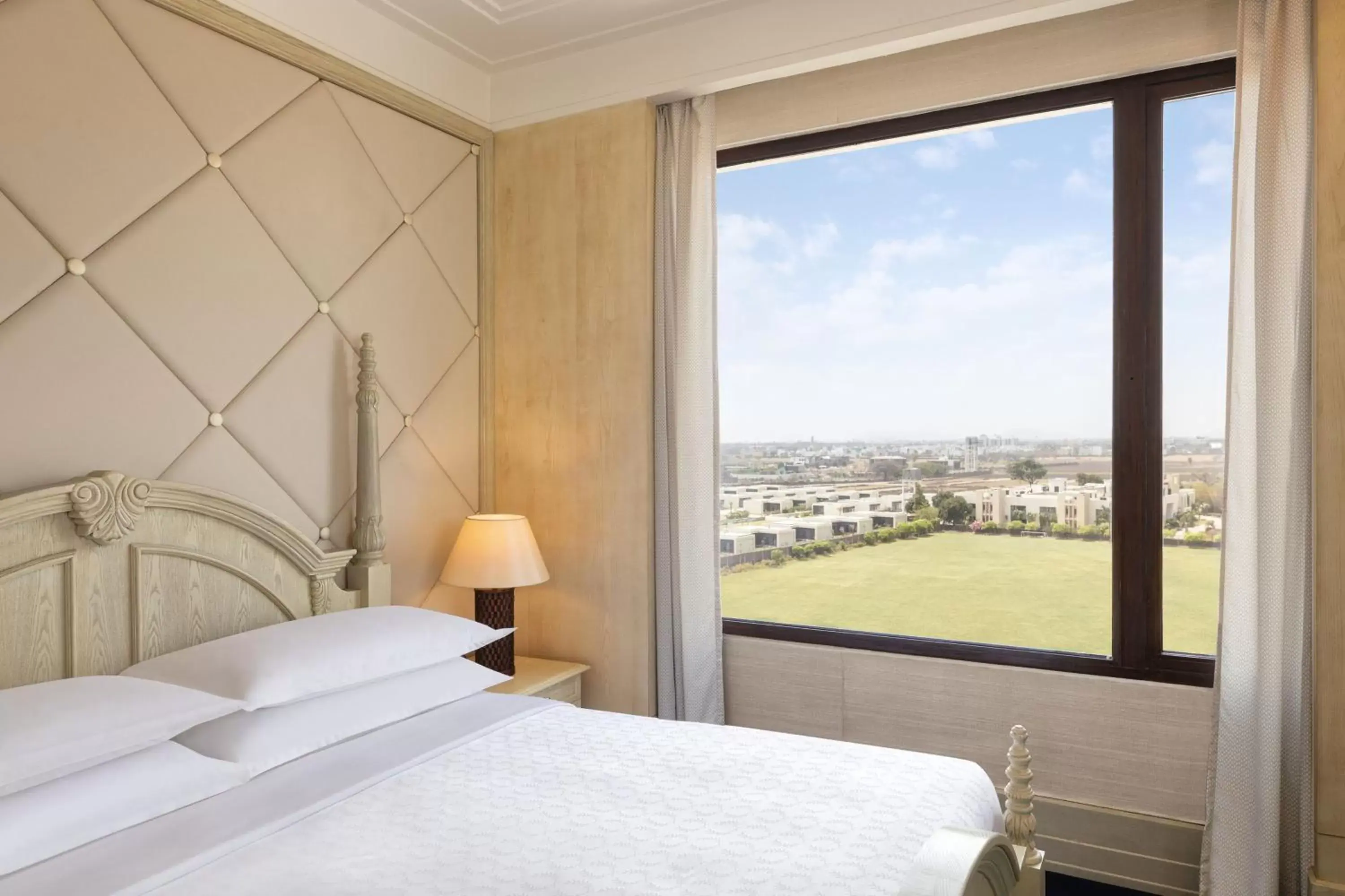 Photo of the whole room, Bed in Sheraton Grand Palace Indore