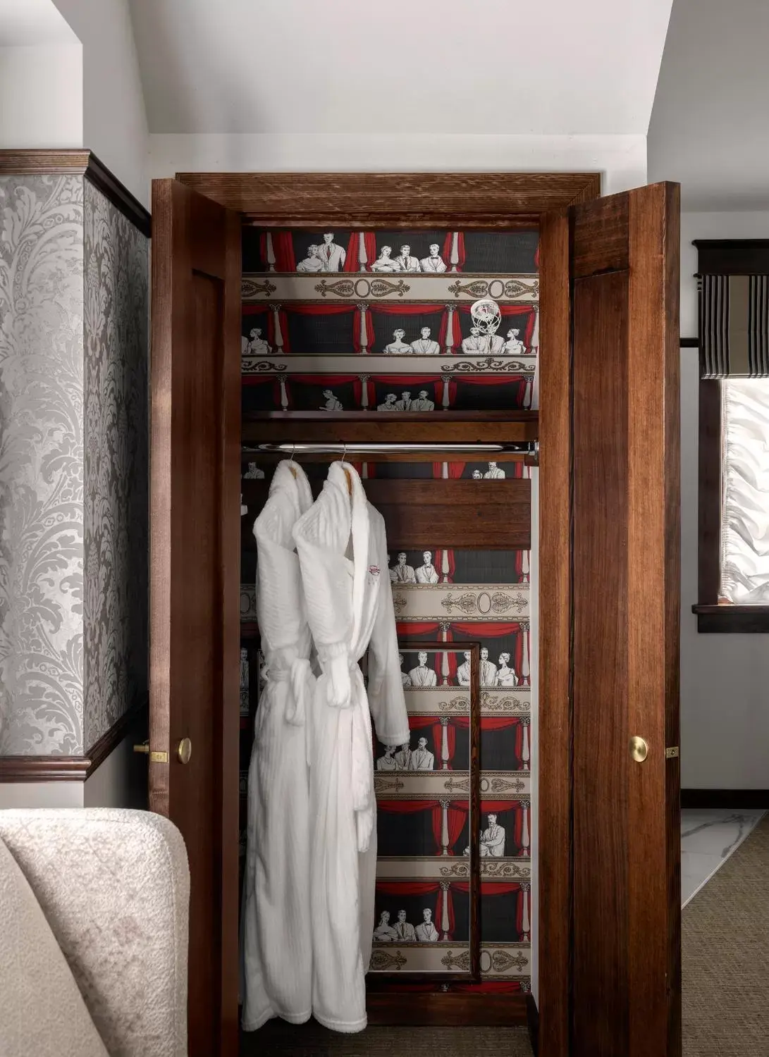 wardrobe in Abigail's Hotel