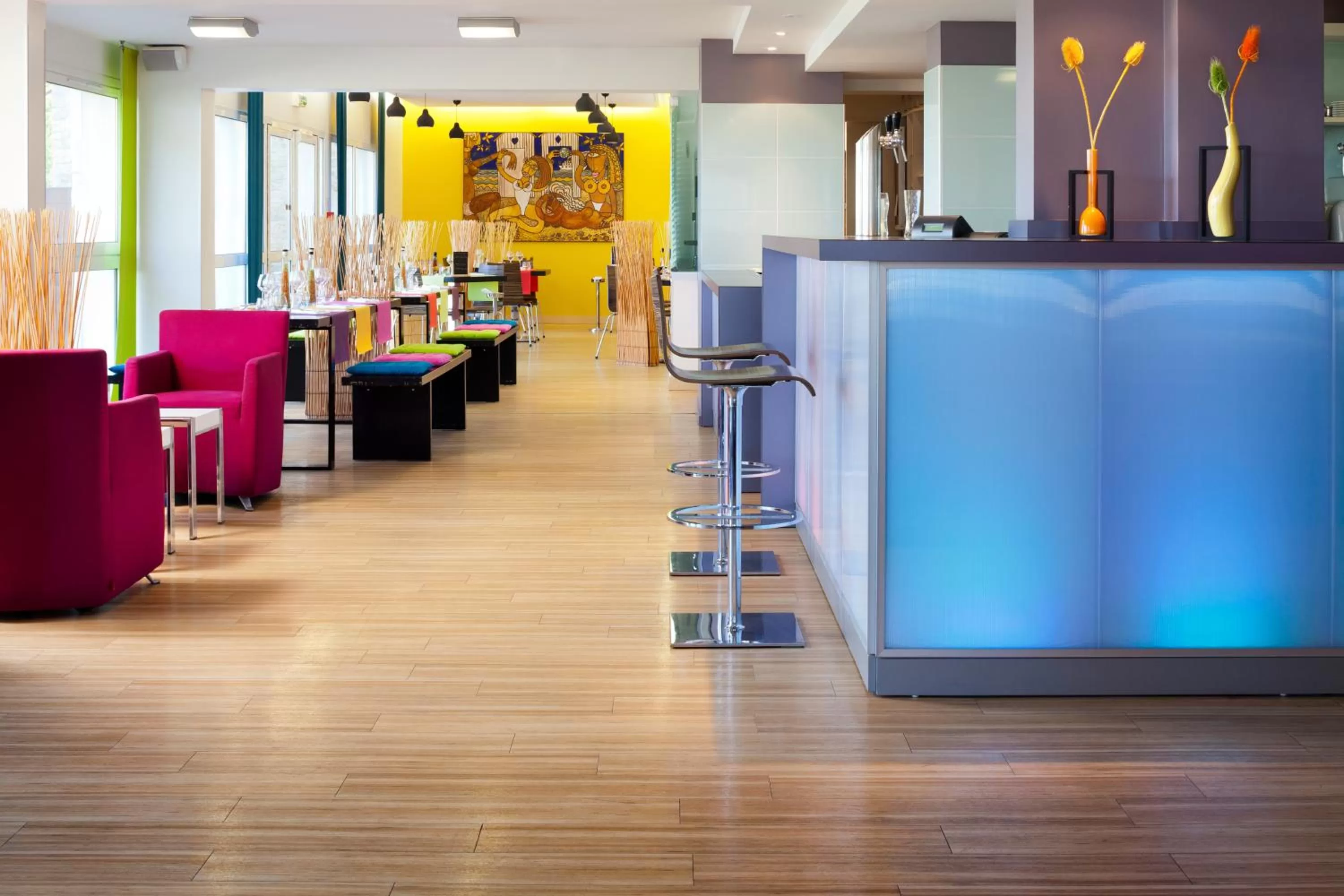 Lounge or bar in ibis Styles Ouistreham