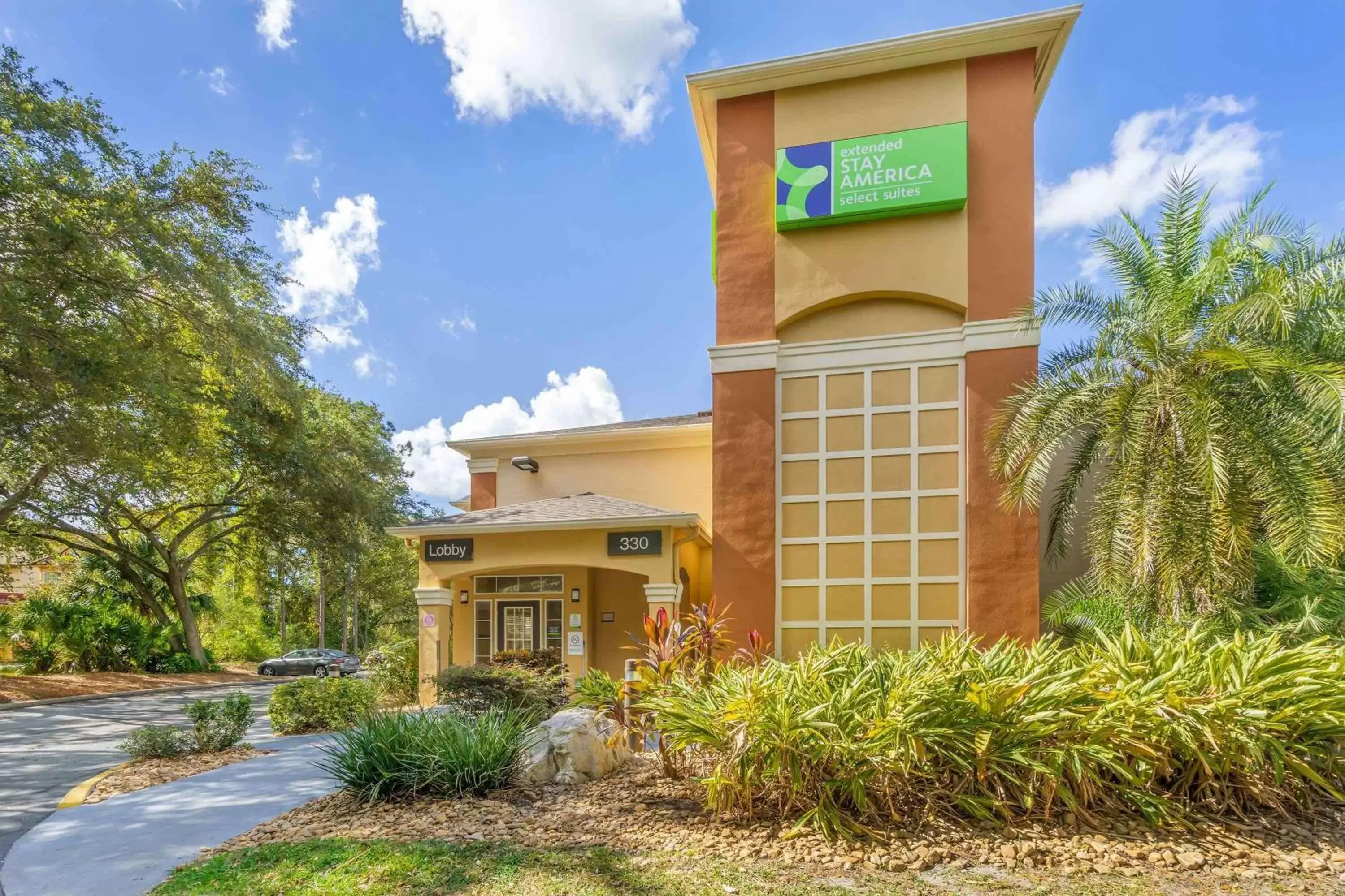 Property building in Extended Stay America Select Suites - Tampa - Brandon Property building in Extended Stay America Select Suites - Tampa - Brandon