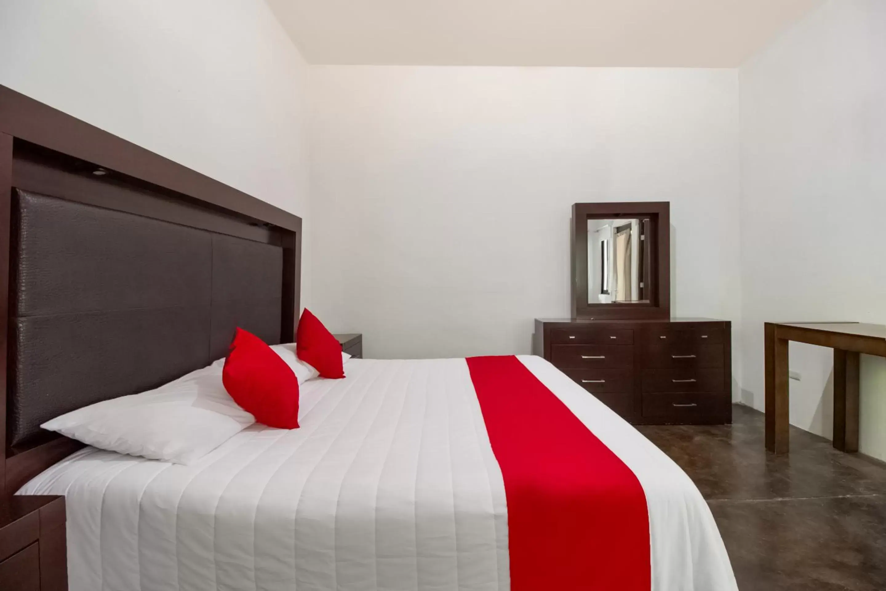 Bedroom, Bed in Capital O Hacienda Filadelfia, El Atorón, Irapuato