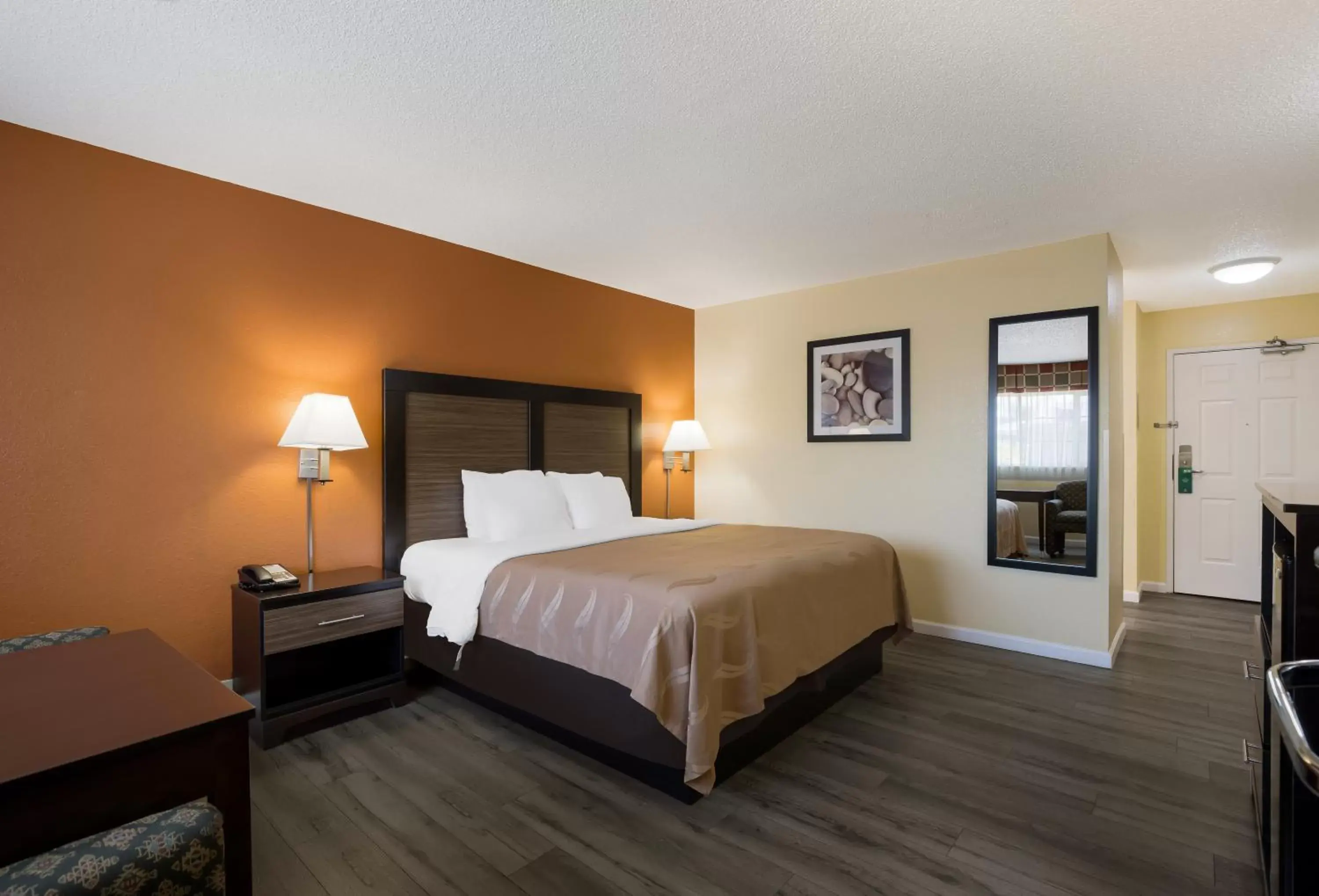 Bedroom, Bed in Quality Inn & Suites Medford Airport