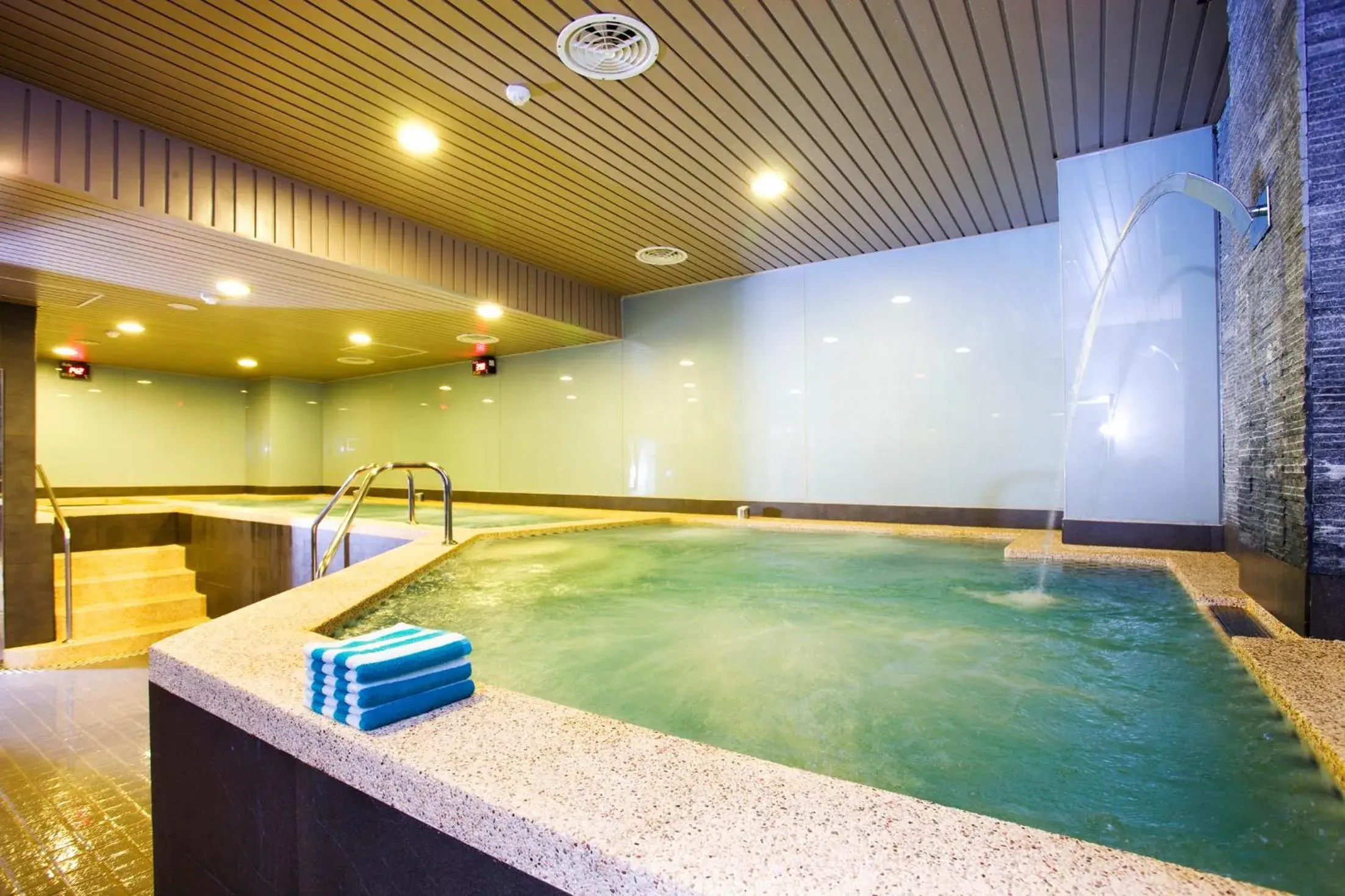 Sauna, Swimming Pool in Splendor Hotel