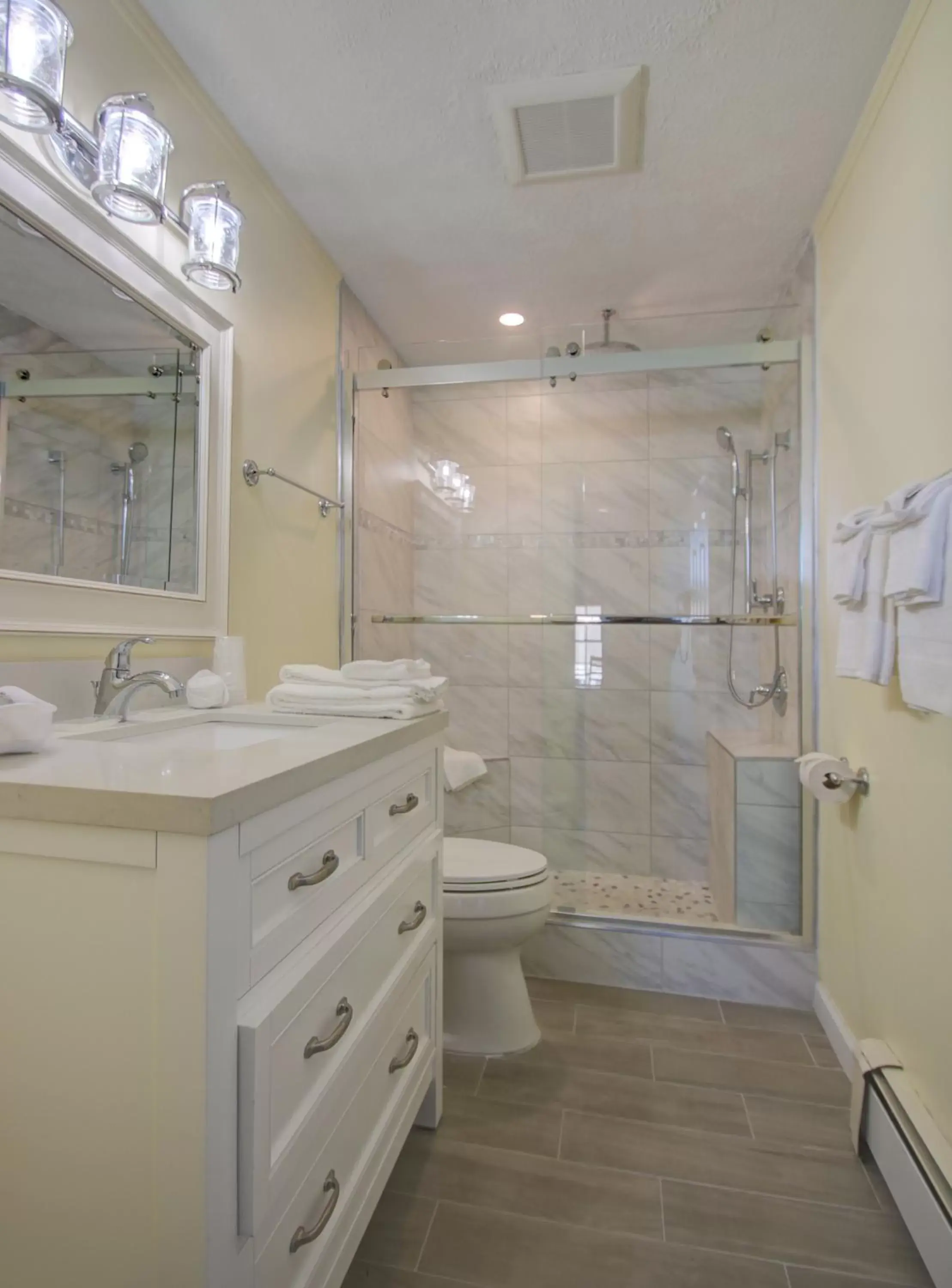 Shower, Bathroom in Seacastles Resort