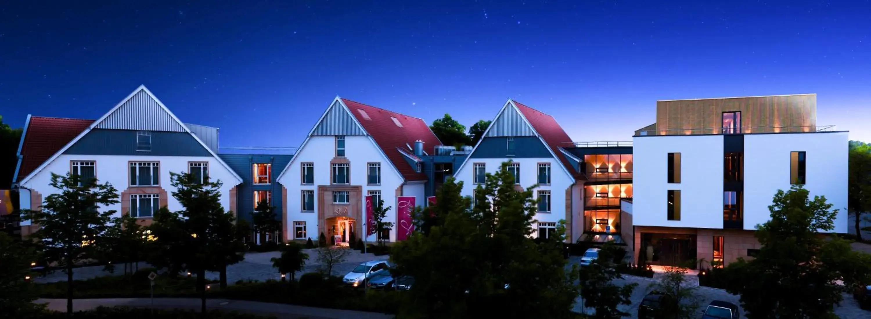 Facade/entrance, Property Building in Lind Hotel