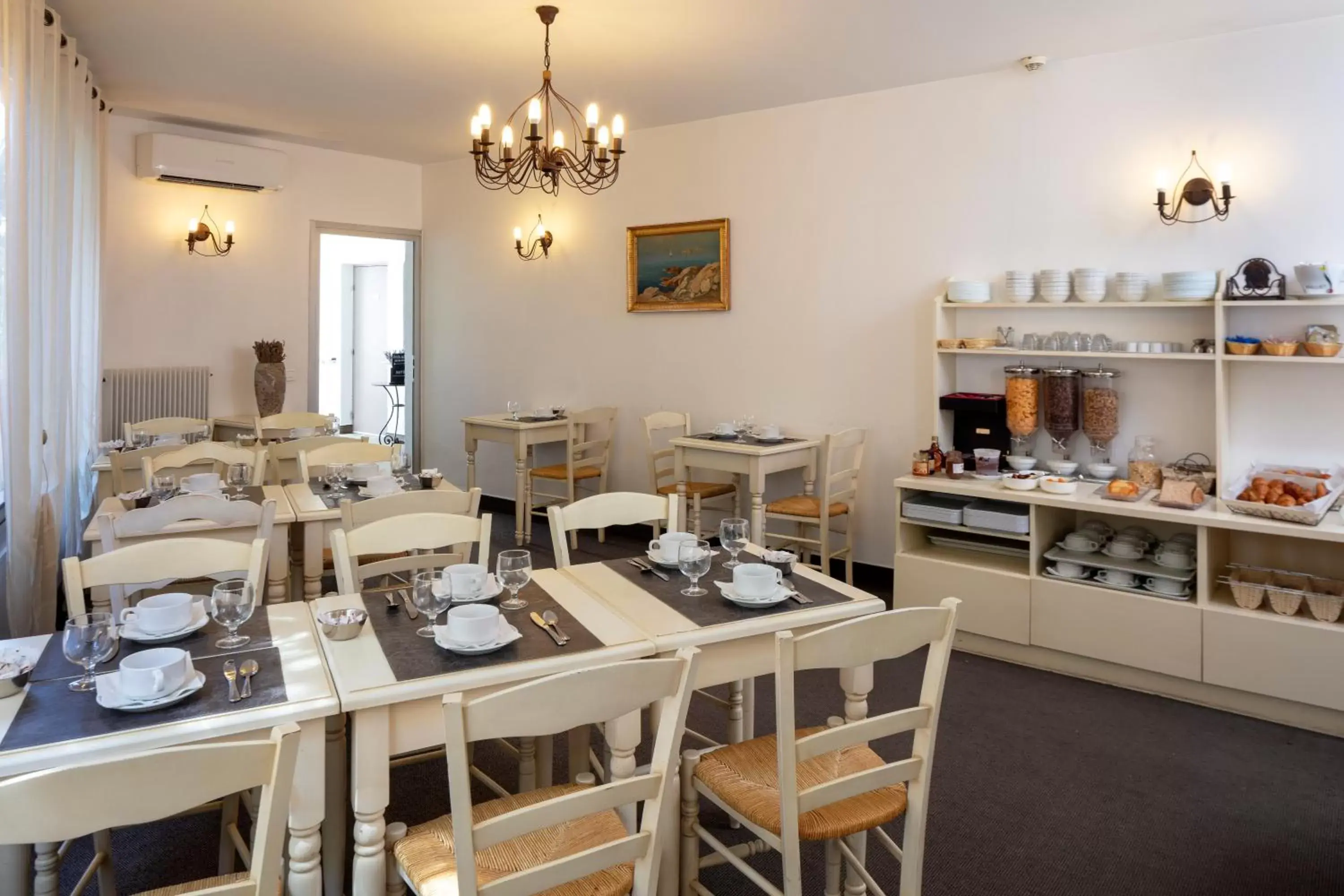 Breakfast, Restaurant/Places to Eat in Hôtel Le Mozart