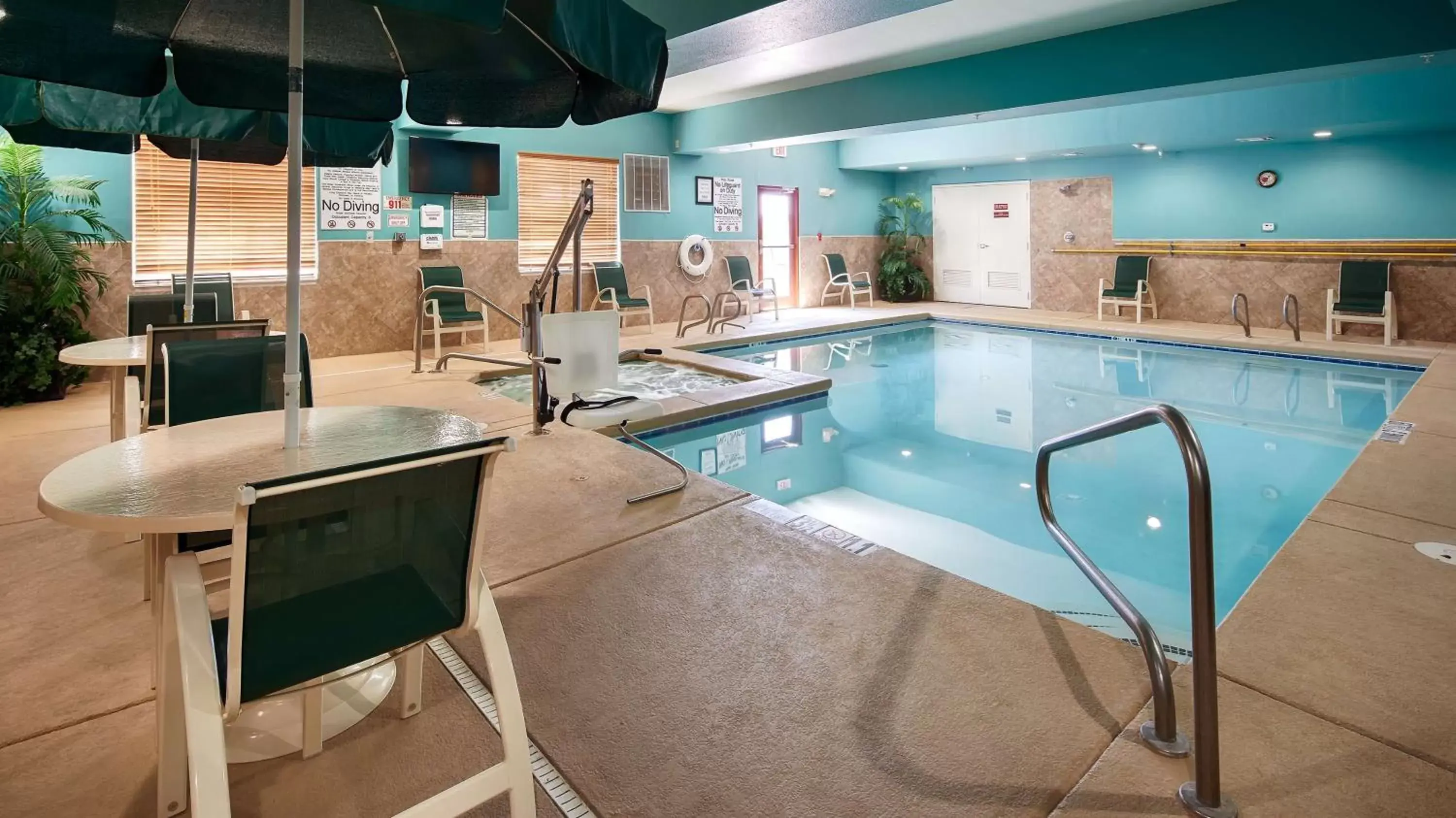 Pool view in Best Western Plus Monahans Inn and Suites Pool view in Best Western Plus Monahans Inn and Suites