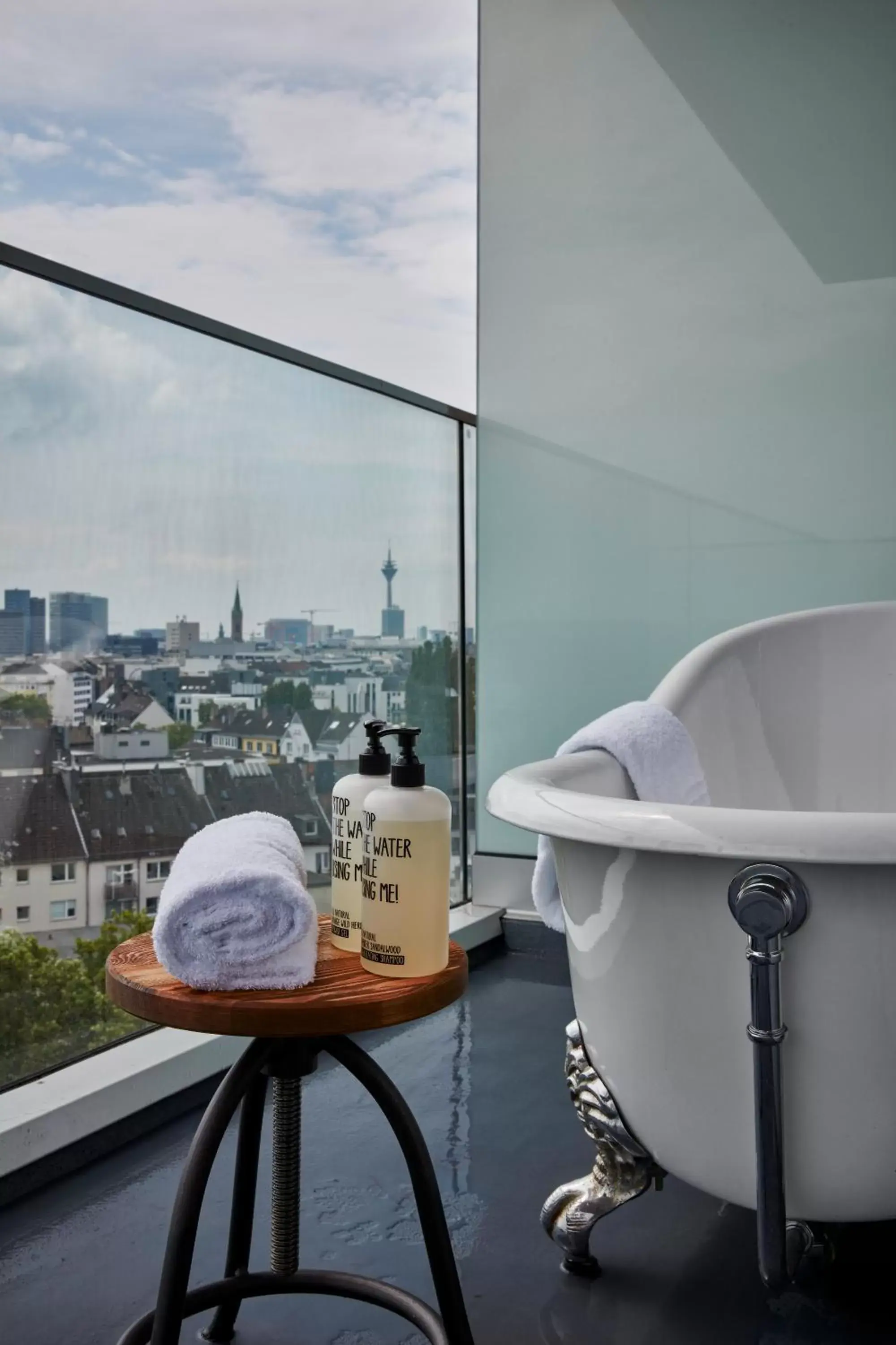 Balcony/Terrace, Bathroom in 25hours Hotel Das Tour