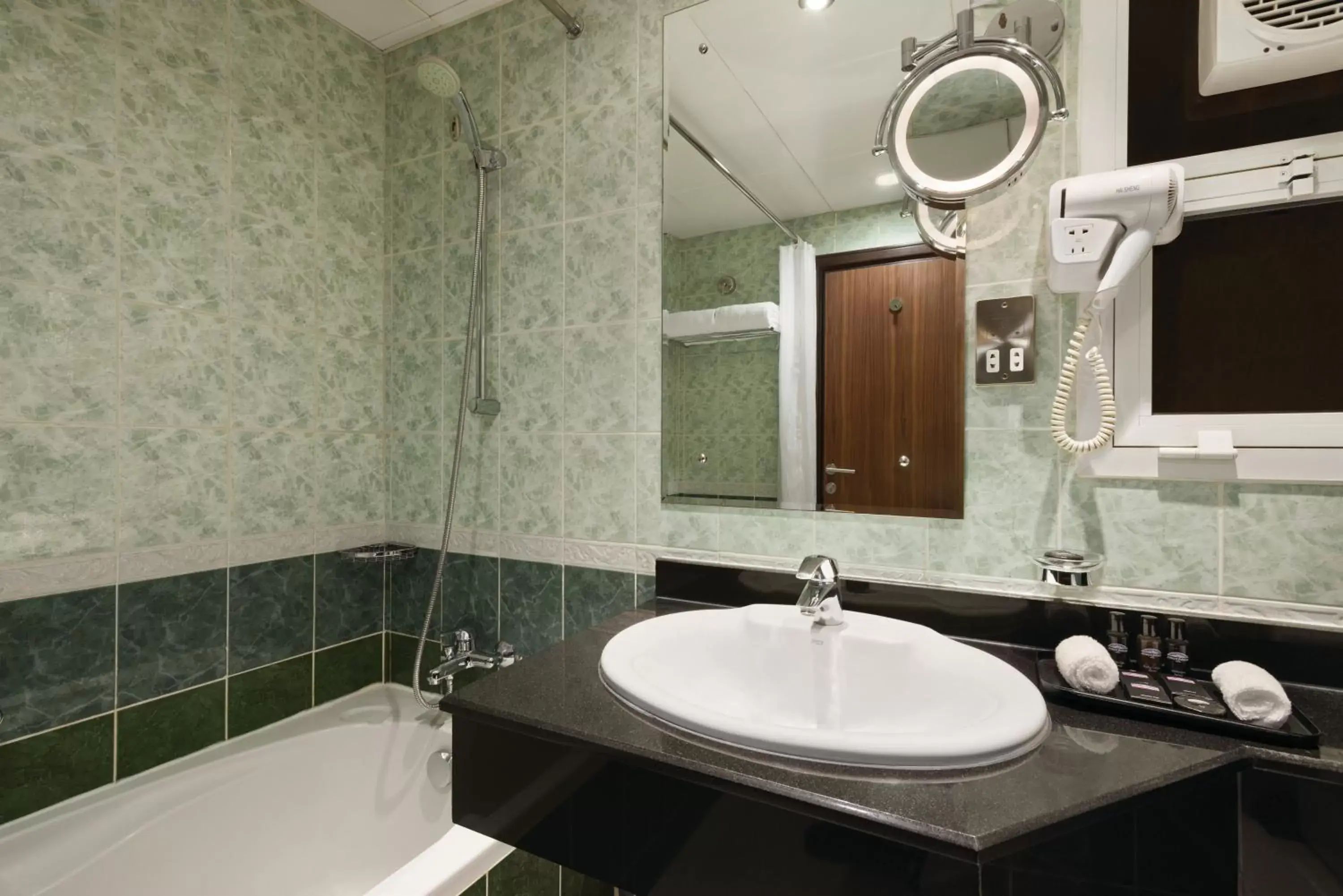 Shower, Bathroom in Howard Johnson by Wyndham Abu Dhabi Downtown
