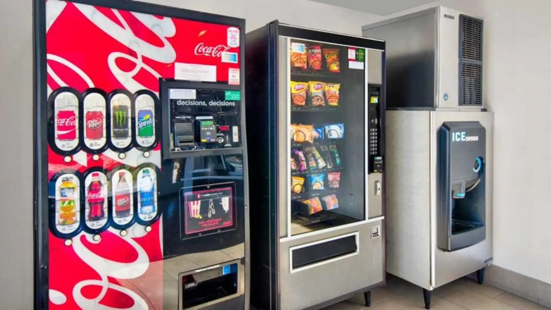 vending machine, Supermarket/Shops in Studio 6 Victorville - Apple Valley