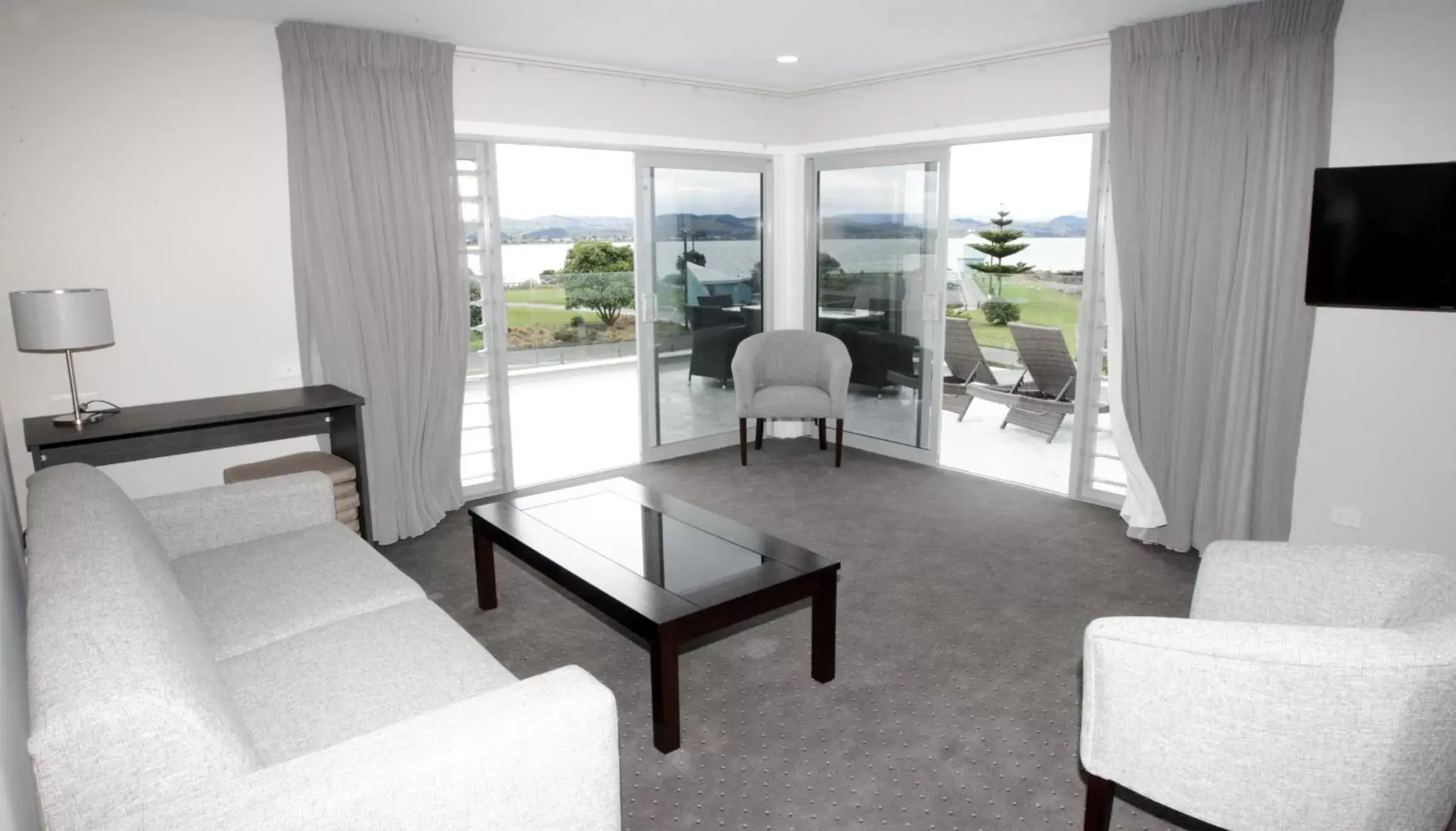 Living room, Seating Area in East Pier Hotel