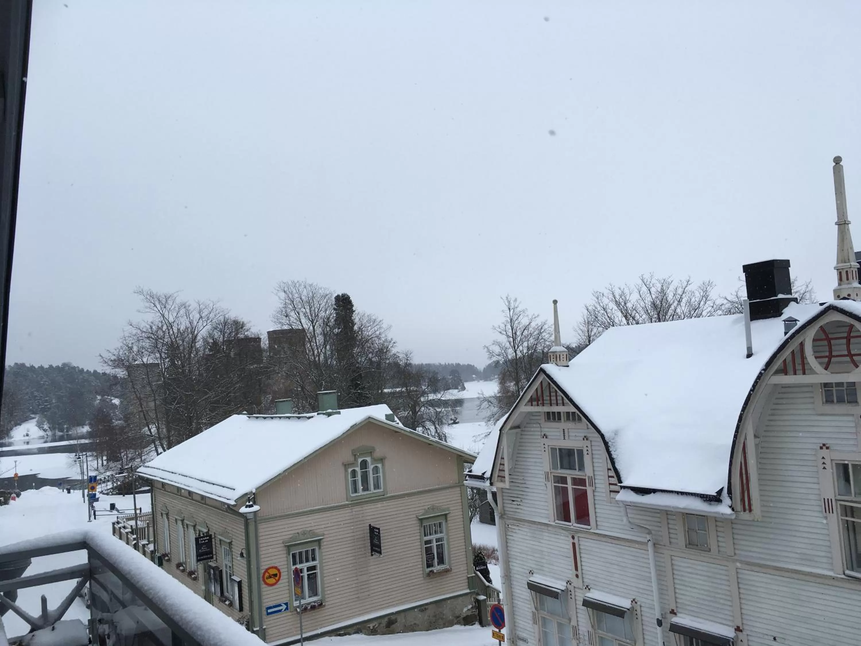 Winter in Cafe-Restaurant & Hotel Saima