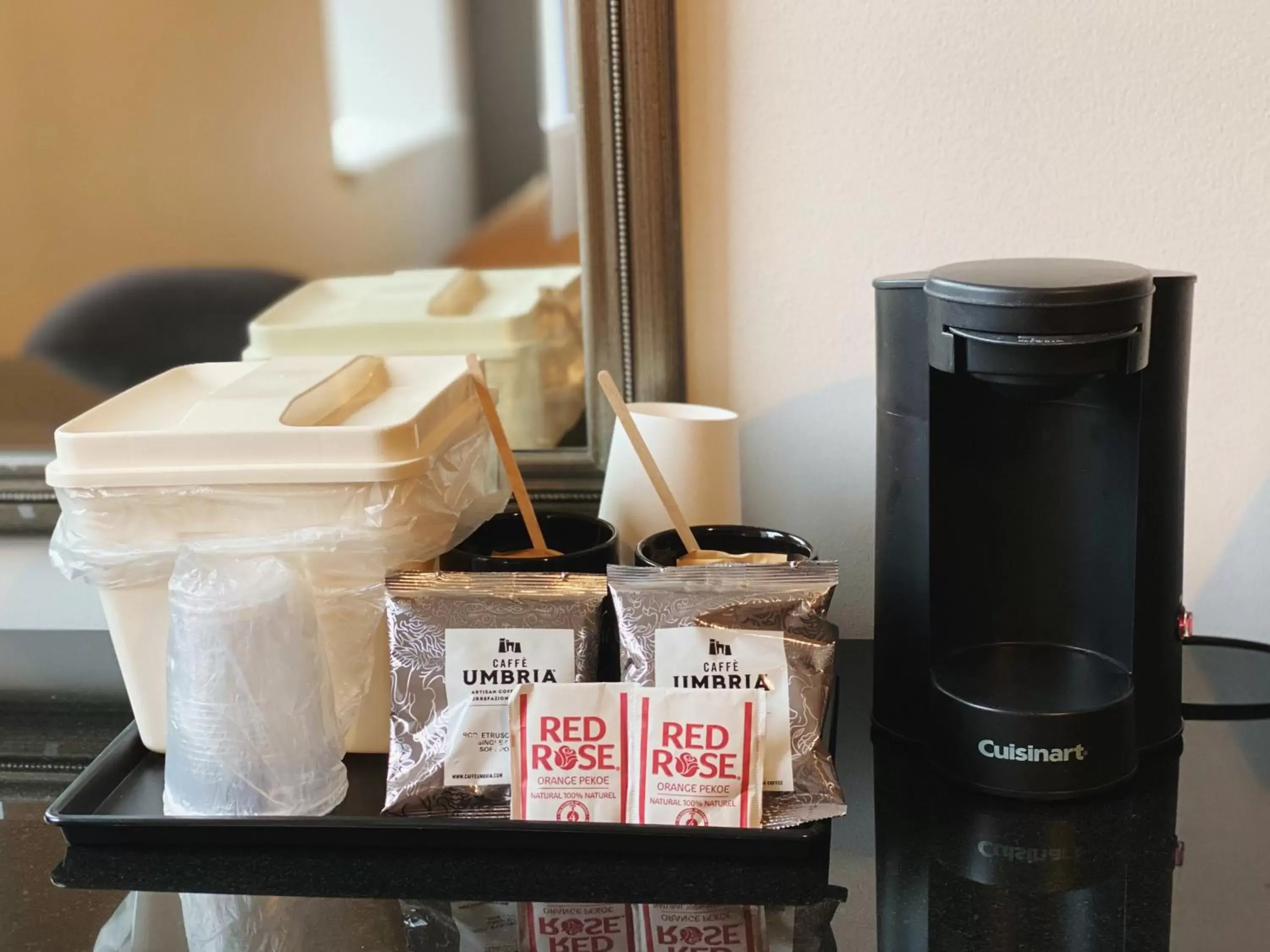 Coffee/tea facilities in The Met Hotel