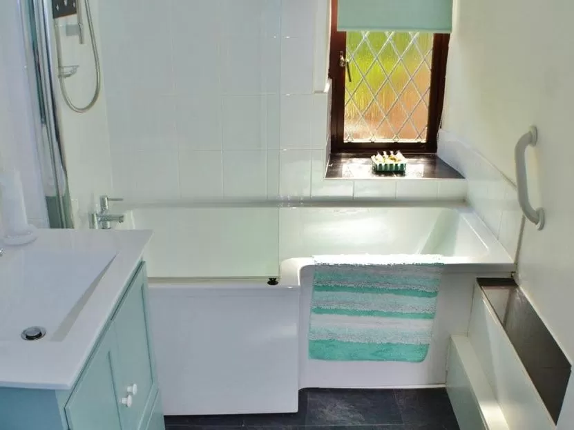 Bathroom in Church Villa B & B