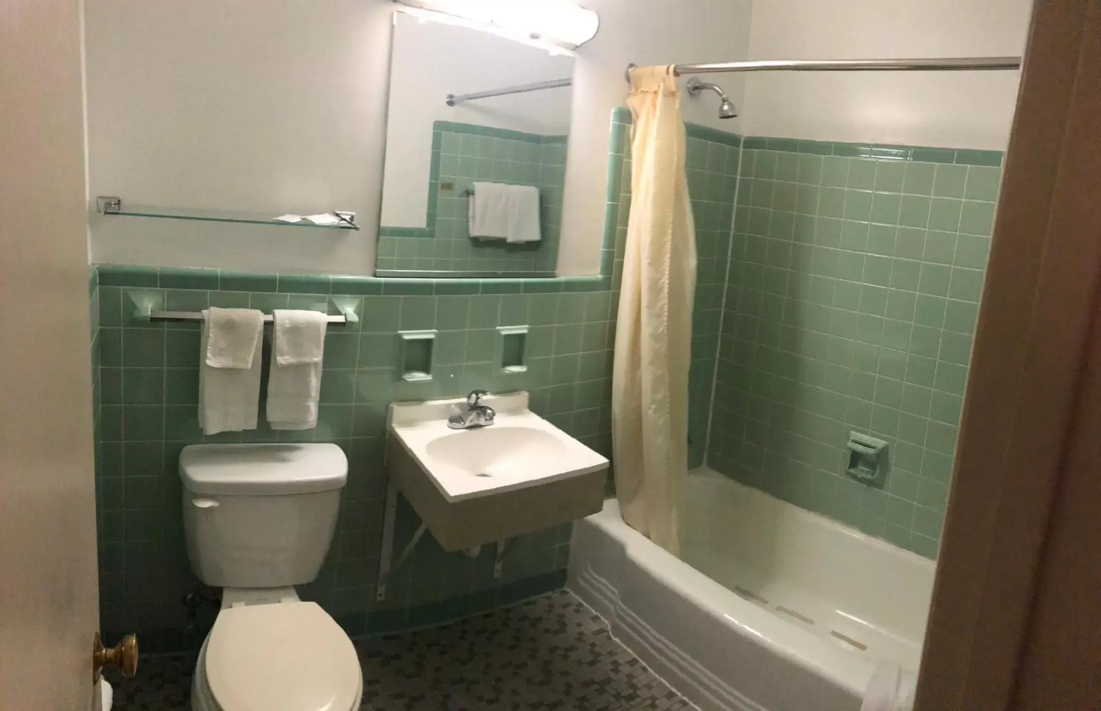 Bathroom in Budget Inn Clearfield PA