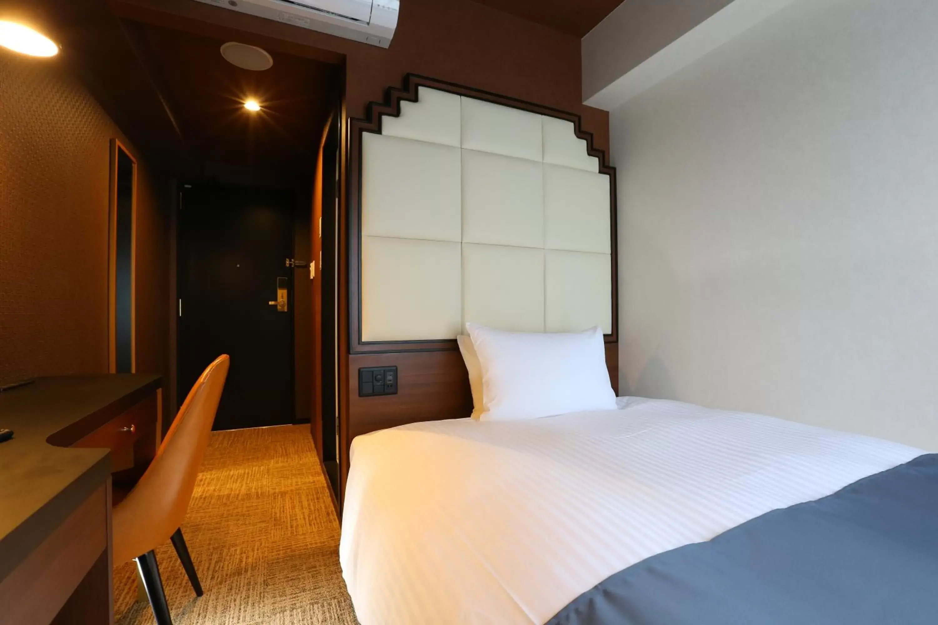 Bed in Hotel Wing International Select Osaka Umeda